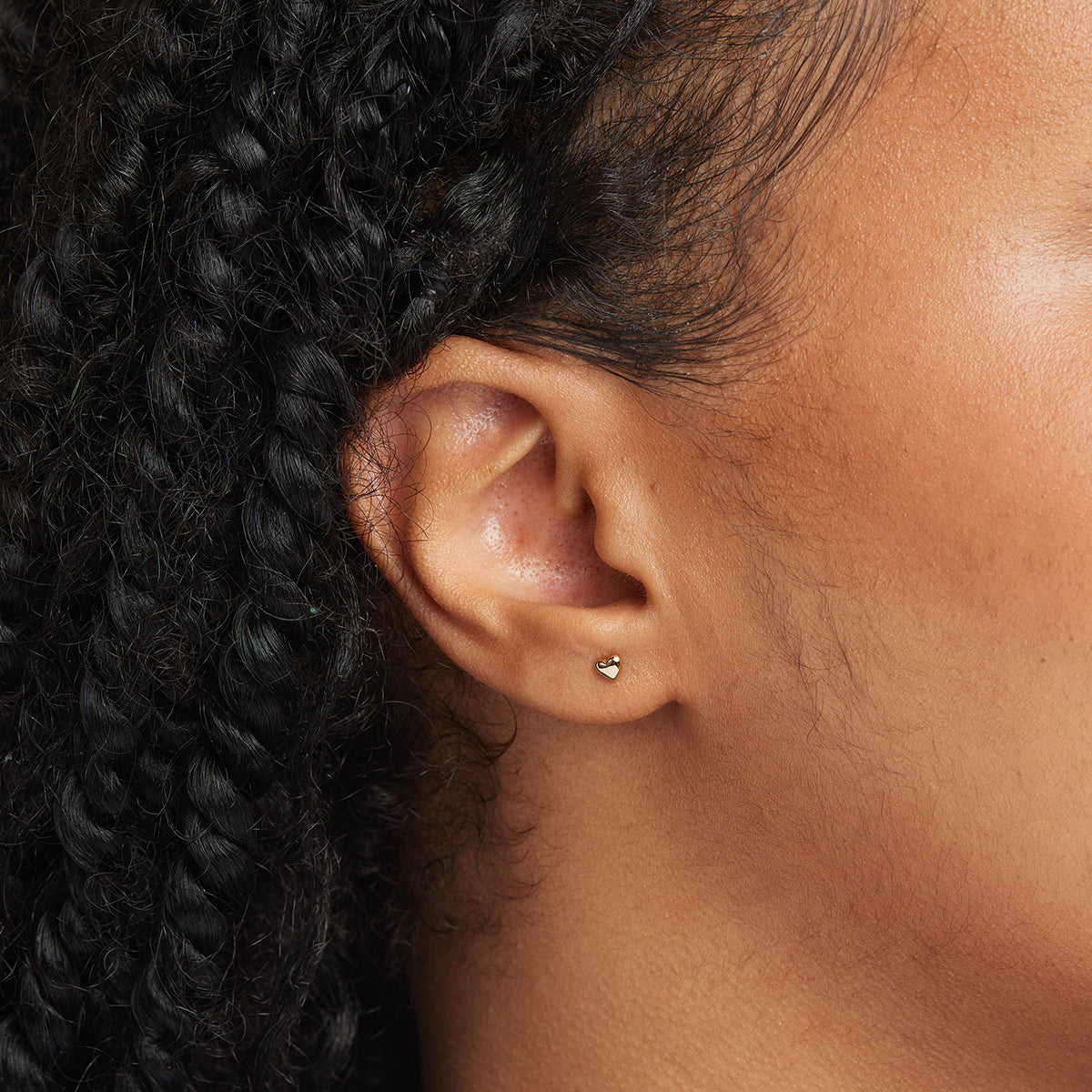 18k Gold Plated Jewellery - Heart Stud Earrings in Gold - Stud Earrings - Astrid & Miyu