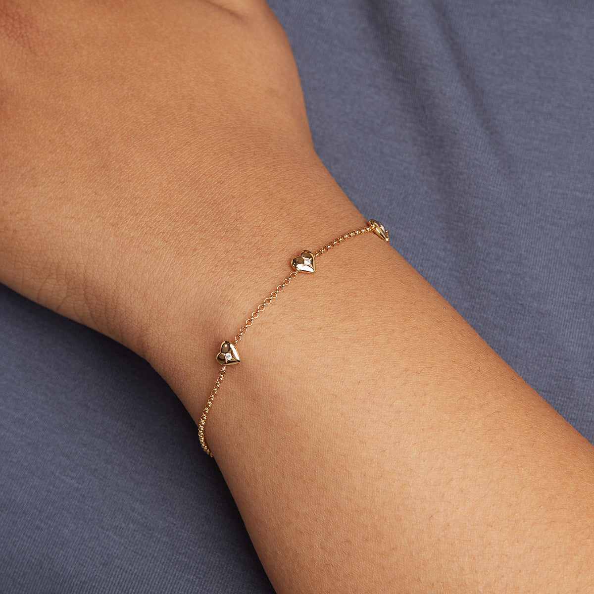 18k Gold Plated Jewellery - Heart Charm Bracelet in Gold - Charm Bracelets - Astrid & Miyu
