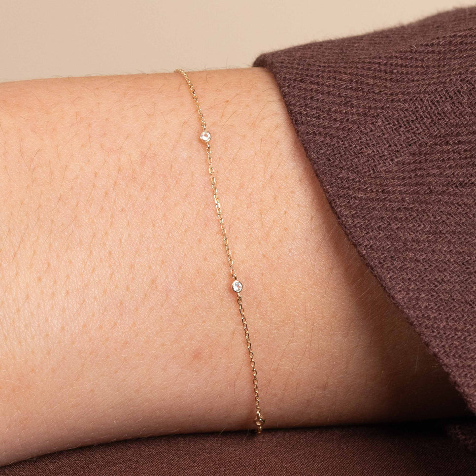 April White Topaz - Topaz Charm Bracelet in Solid Gold - Bracelet - Astrid & Miyu