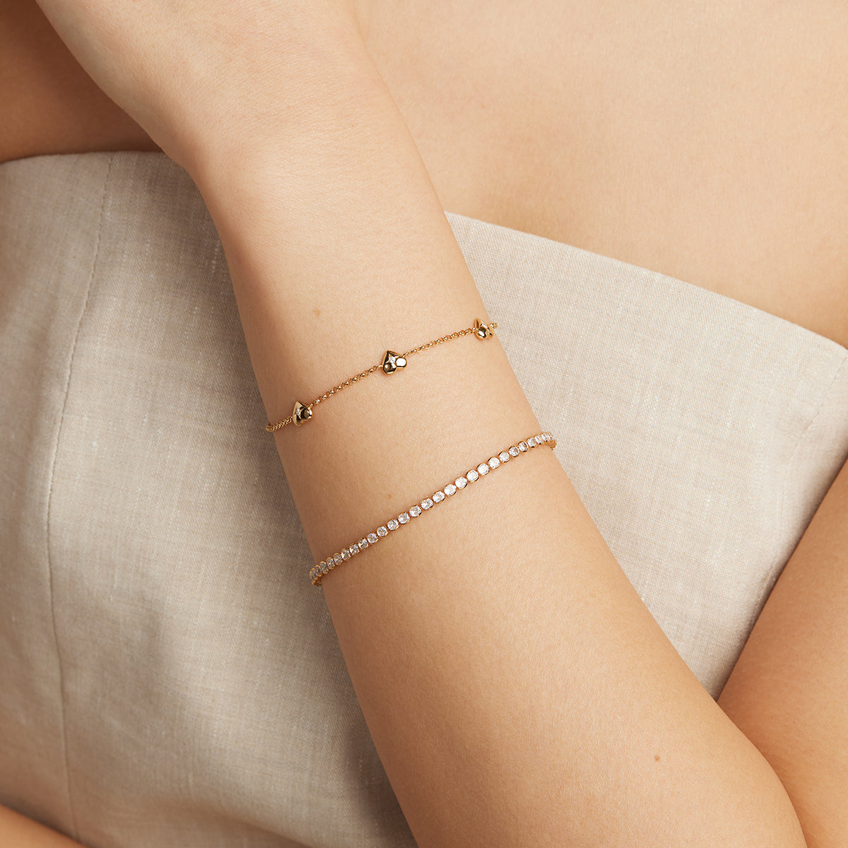 18k Gold Plated Jewellery - Heart Charm Bracelet in Gold - Charm Bracelets - Astrid & Miyu