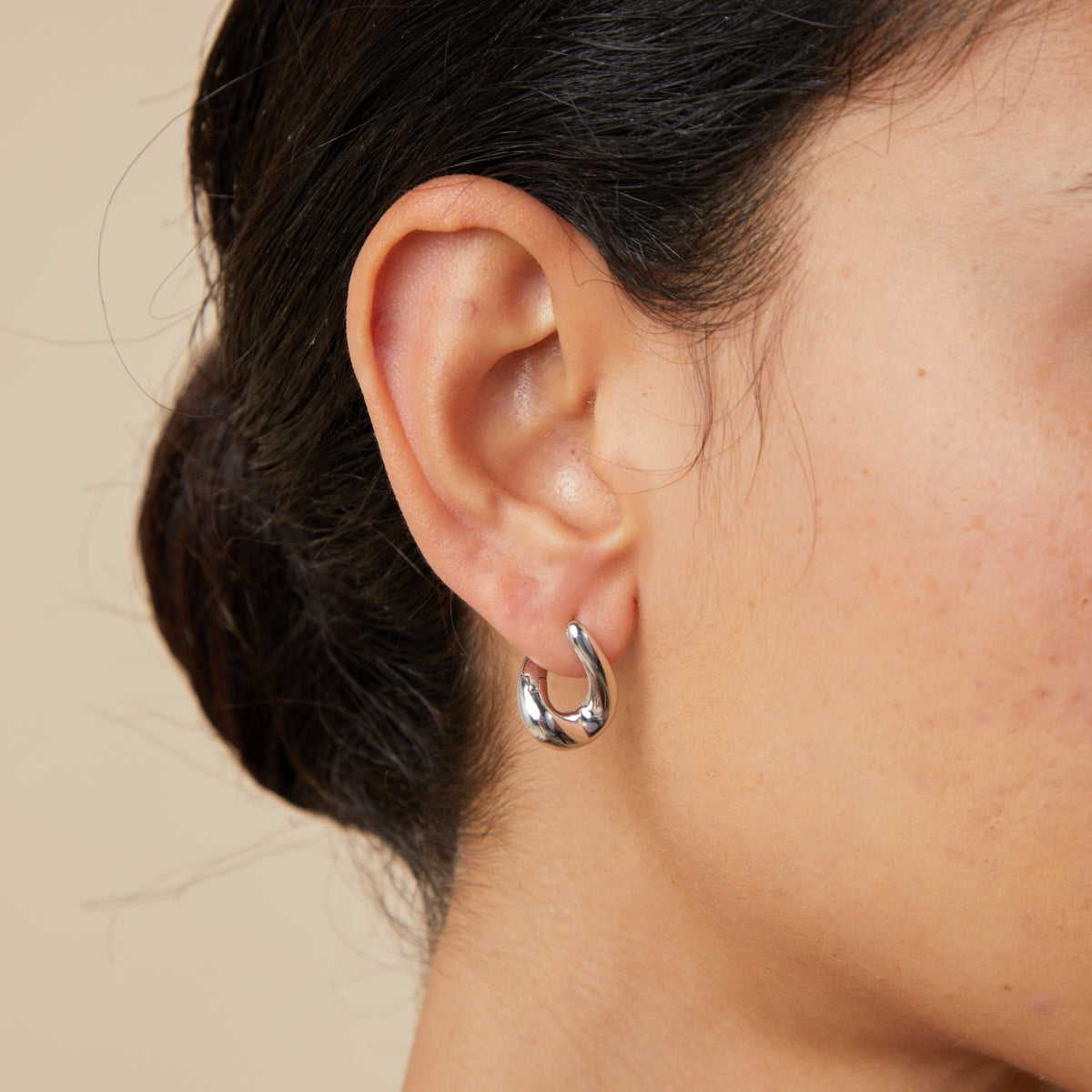 Core Collection SS23 - Molten Hoops in Silver - Hoop Earrings - Astrid & Miyu