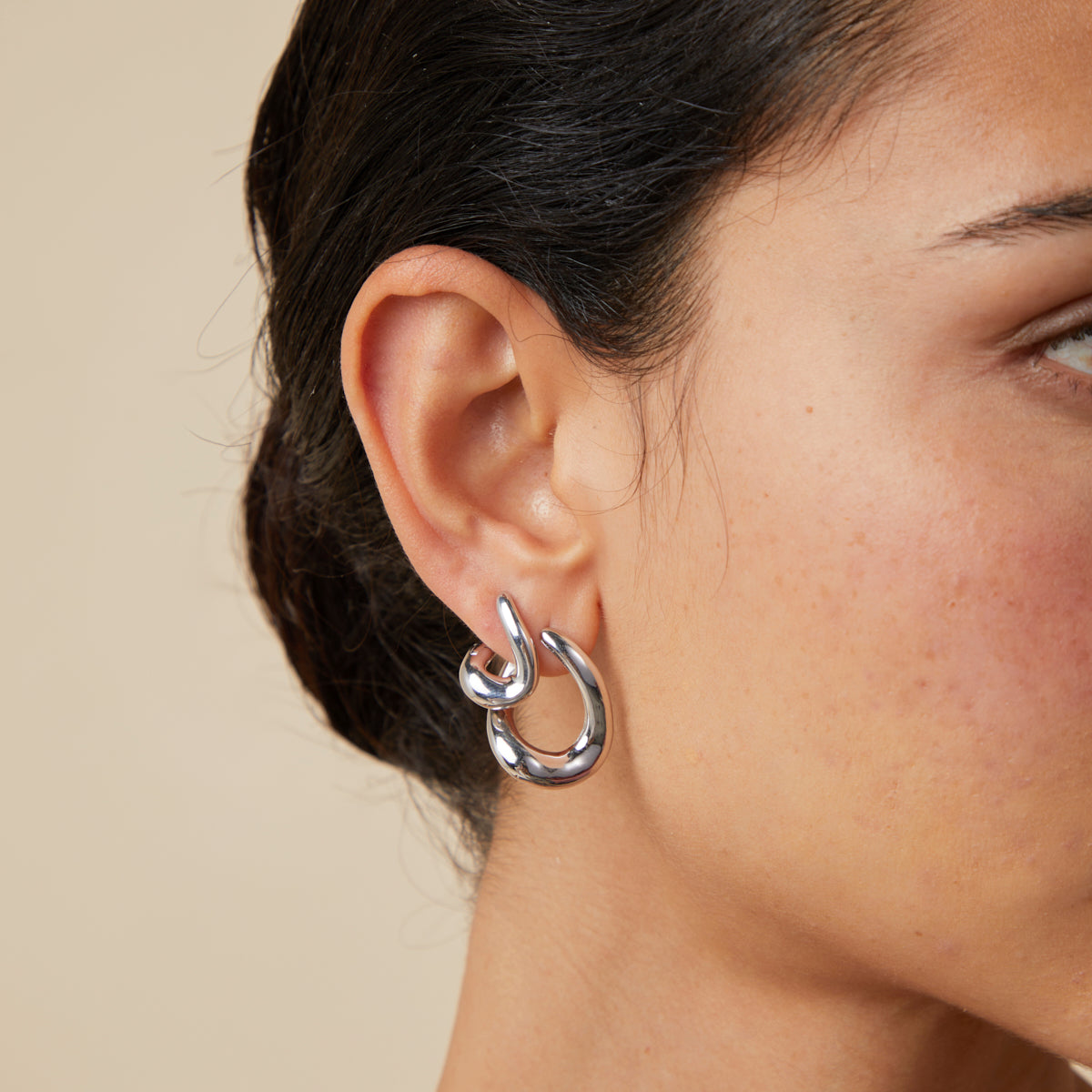 Core Collection SS23 - Molten Hoops in Silver - Hoop Earrings - Astrid & Miyu