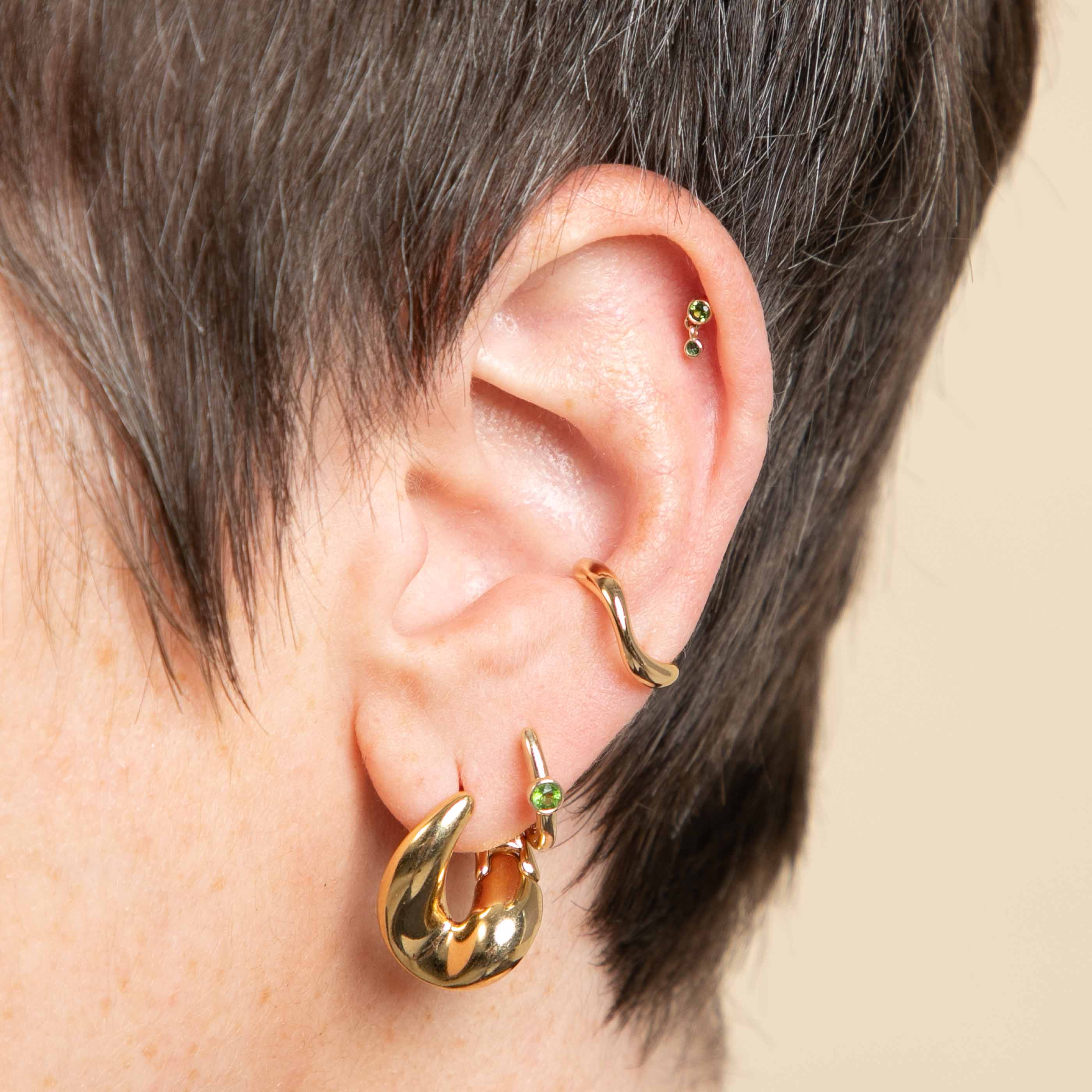 Flat Back Labret Studs - Green Tourmaline Double Piercing Stud in Solid Gold - Piercing Stud - Astrid & Miyu