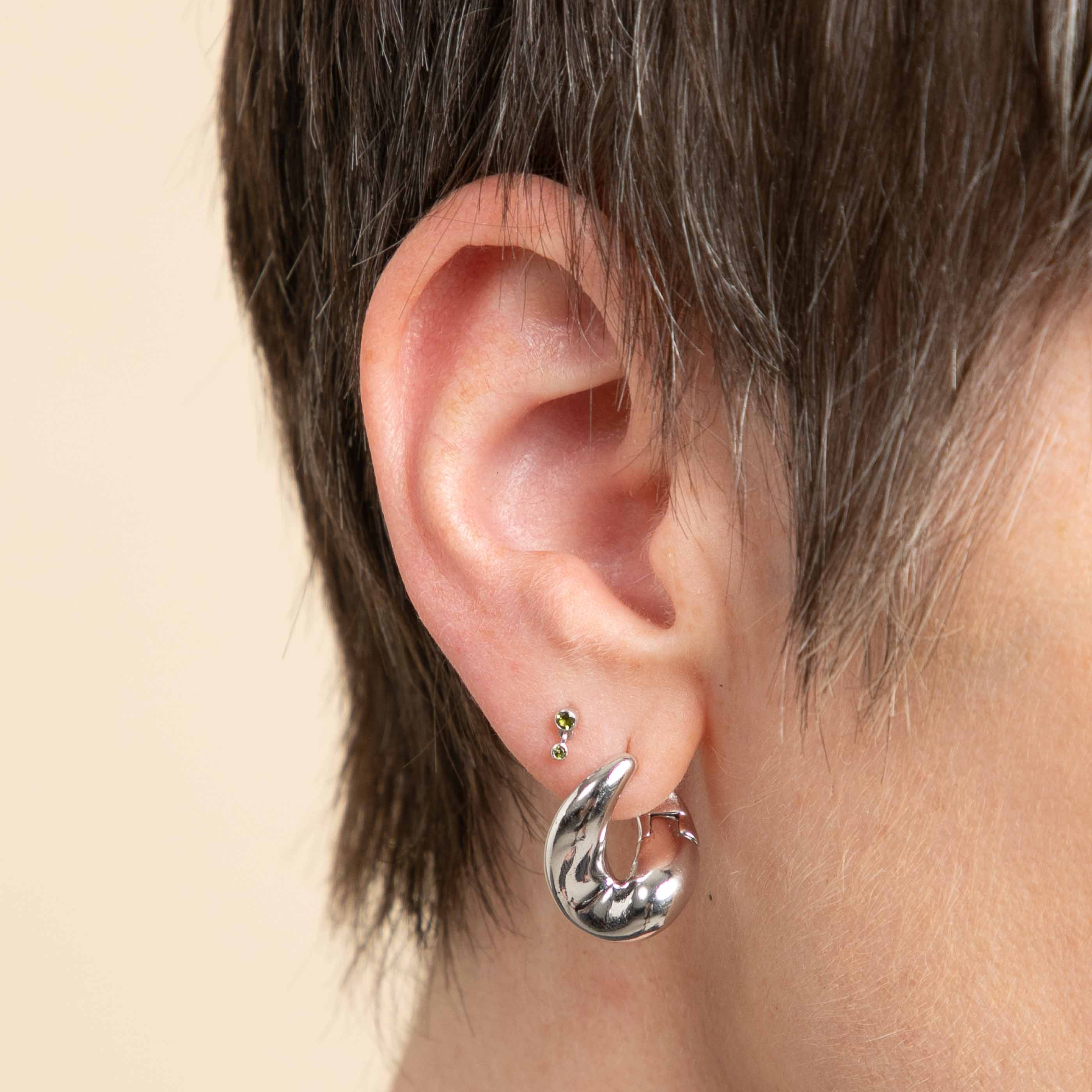 Flat Back Labret Studs - Green Tourmaline Double Piercing Stud in Solid White Gold - Piercing Stud - Astrid & Miyu