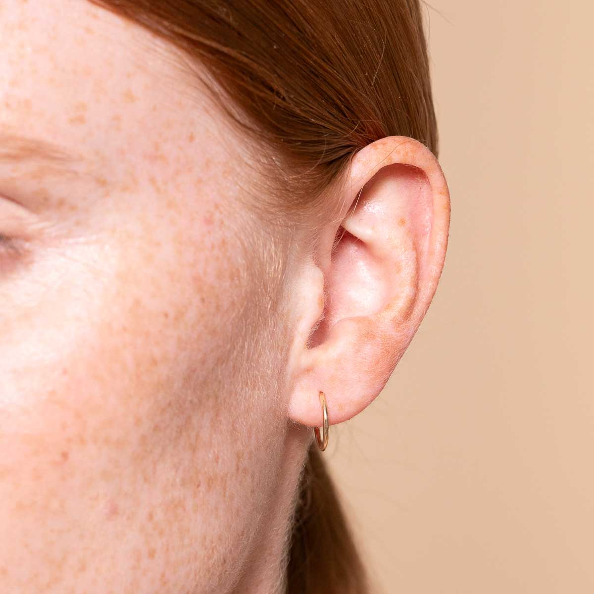 Earrings - Seamless Hoop 1mm in Solid Gold - Piercing Hoop - Astrid & Miyu