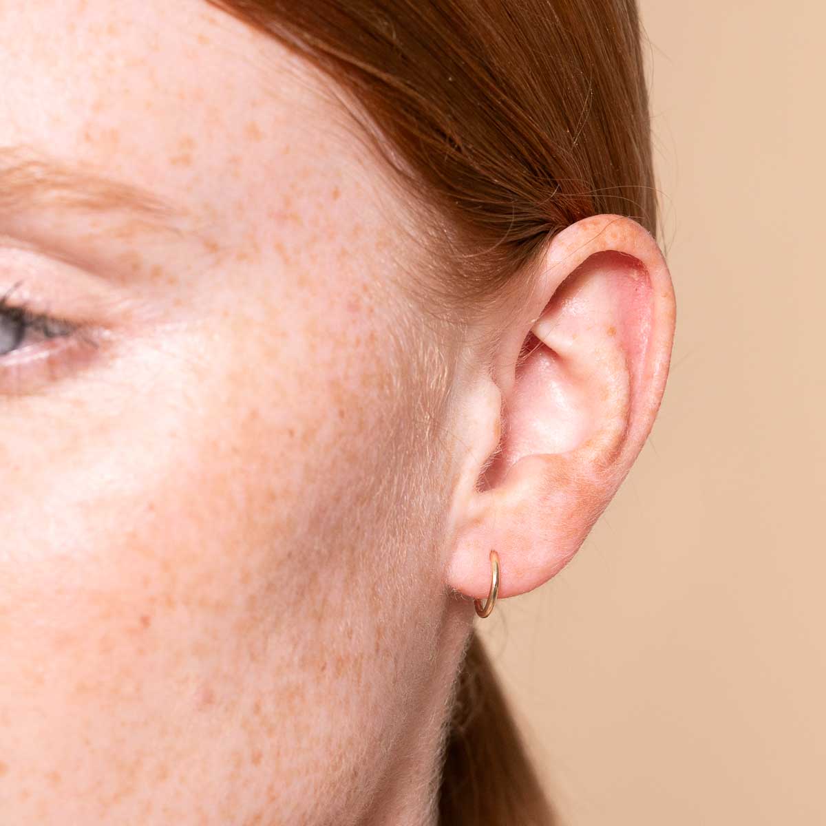 Earrings - Seamless Hoop 1mm in Solid Gold - Piercing Hoop - Astrid & Miyu