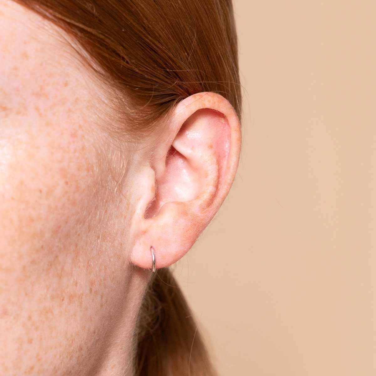 Earrings - Seamless Hoop 1mm in Solid White Gold - - Astrid & Miyu