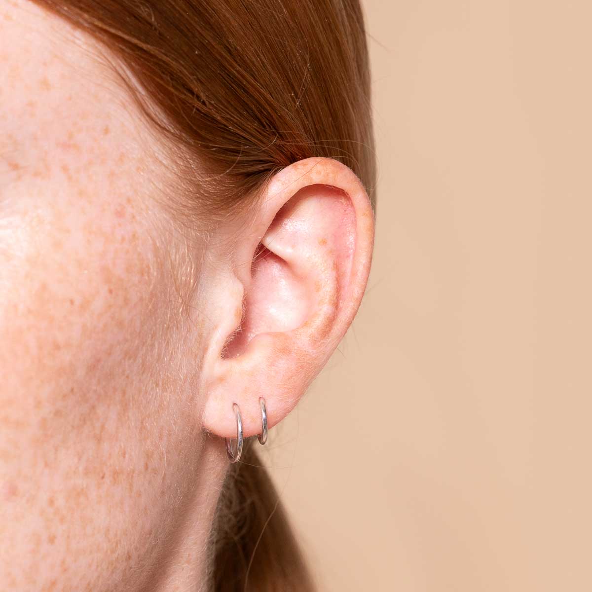 Earrings - Seamless Hoop 1mm in Solid White Gold - - Astrid & Miyu