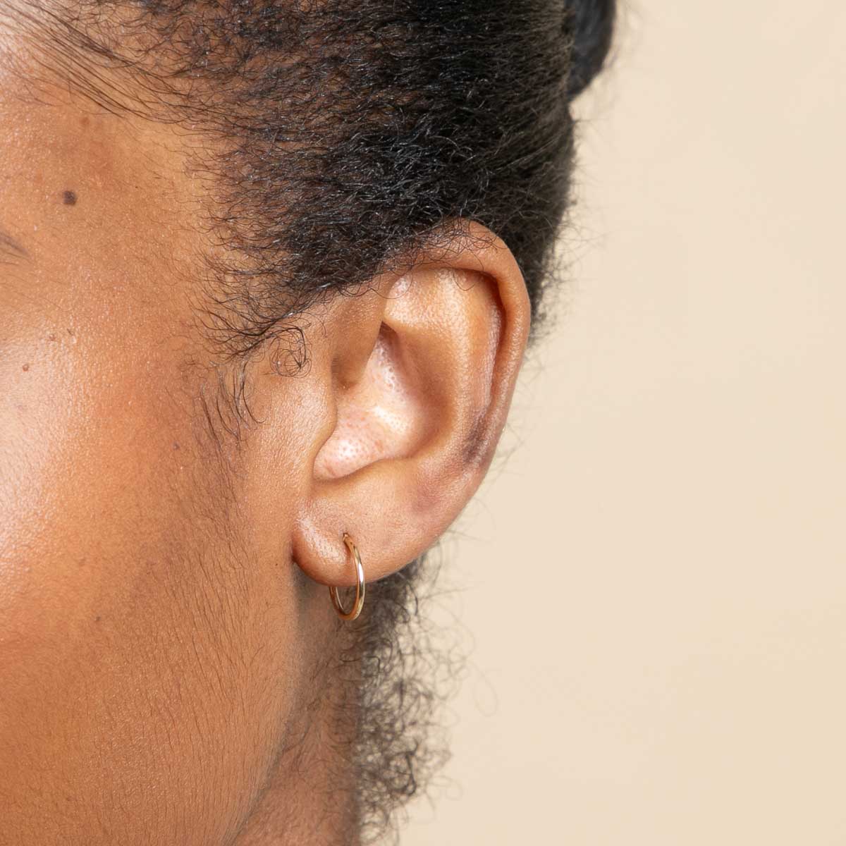 Earrings - Seamless Hoop 1.2mm in Solid Gold - - Astrid & Miyu