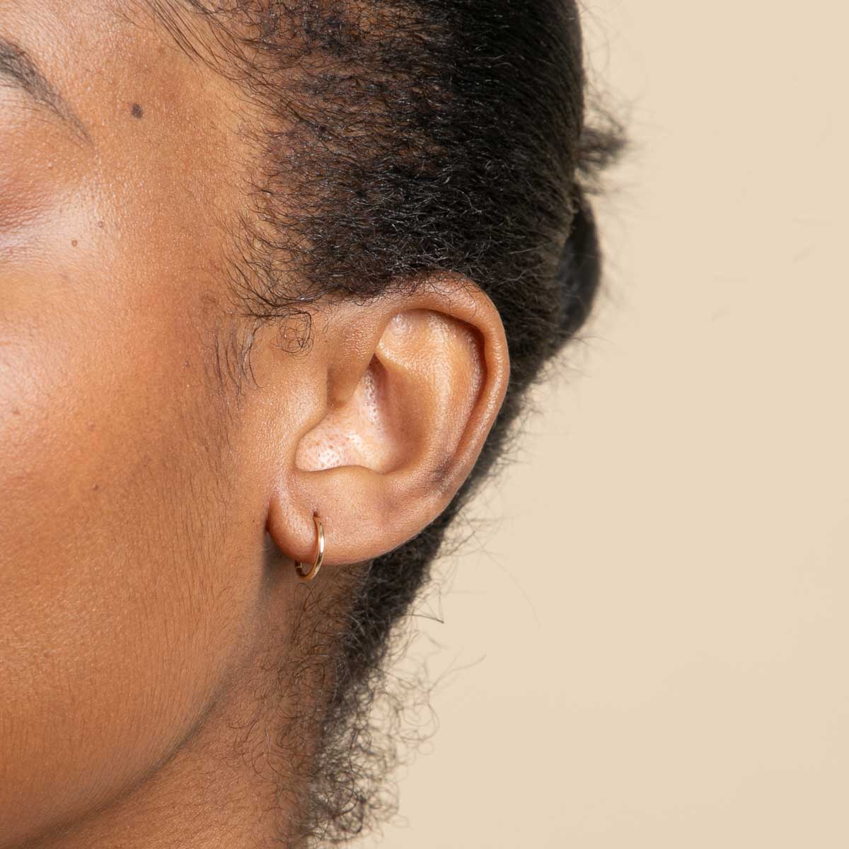 Earrings - Seamless Hoop 1.2mm in Solid Gold - - Astrid & Miyu