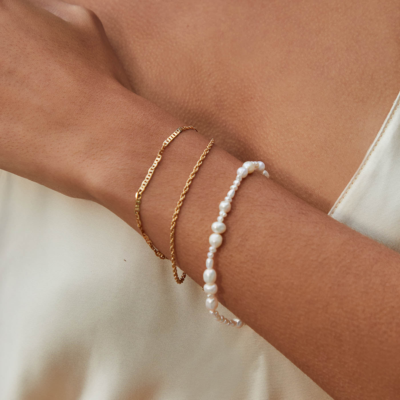 18k Gold Plated Jewellery - Serenity Pearl Beaded Bracelet in Gold - Bracelet - Astrid & Miyu
