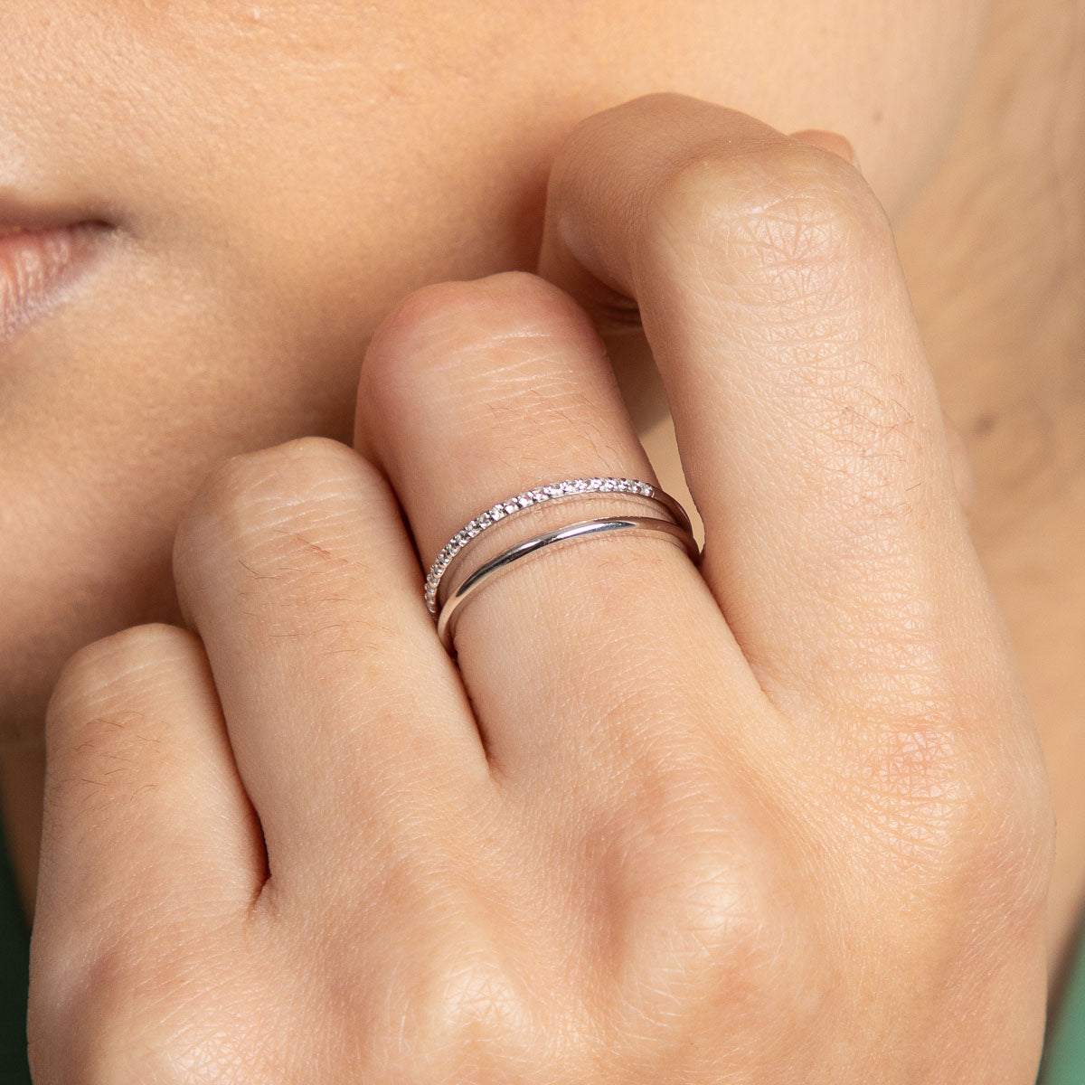 April White Topaz - Illusion Topaz Band Ring in Solid White Gold - Rings - Astrid & Miyu