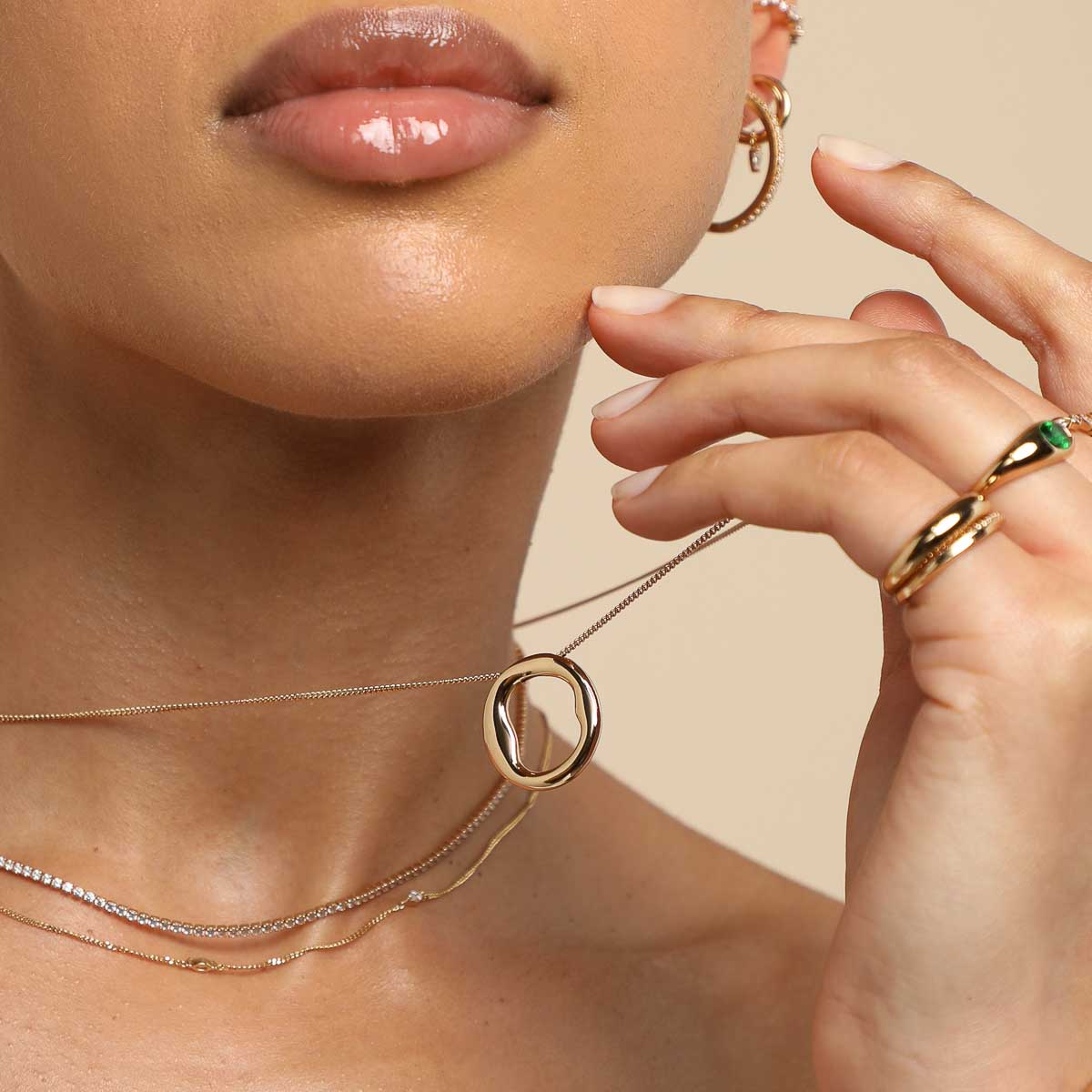 18k Gold Plated Jewellery - O Initial Bold Pendant Necklace in Gold - Pendant Necklace - Astrid & Miyu