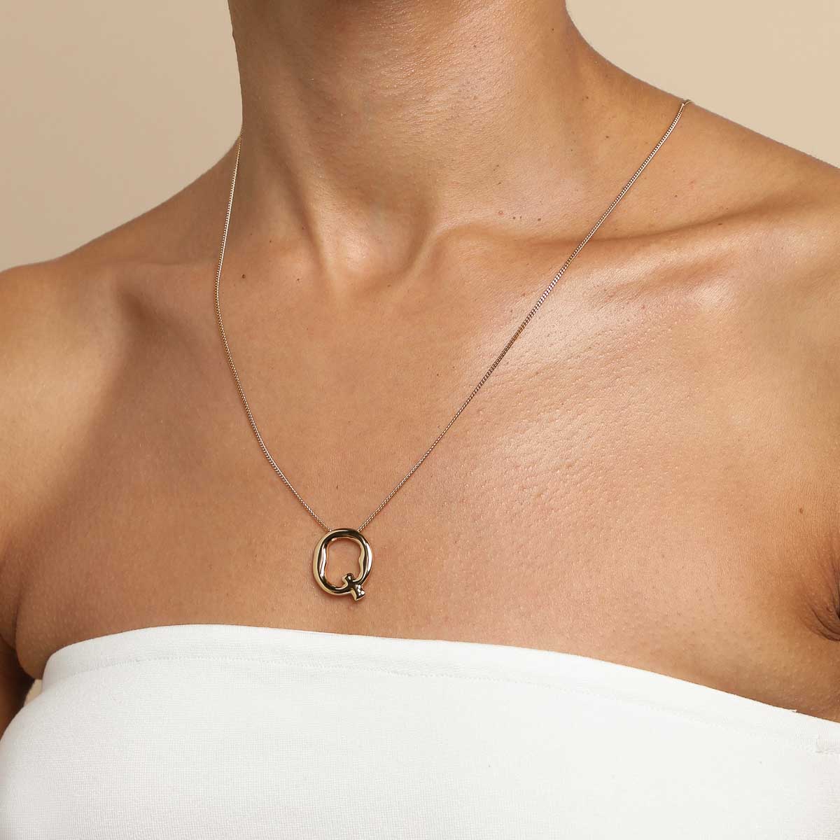 18k Gold Plated Jewellery - Q Initial Bold Pendant Necklace in Gold - Pendant Necklace - Astrid & Miyu
