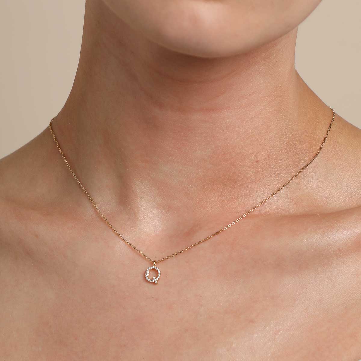 18k Gold Plated Jewellery - Q Initial Pavé Pendant Necklace in Gold - Pendant Necklace - Astrid & Miyu