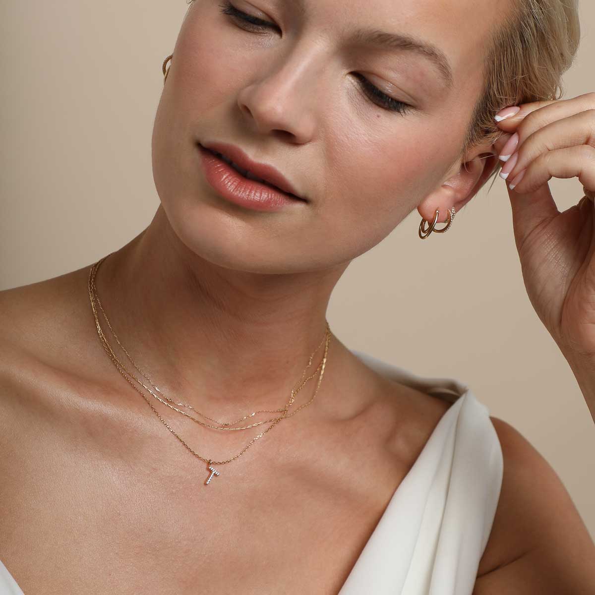 18k Gold Plated Jewellery - T Initial Pavé Pendant Necklace in Gold - Pendant Necklace - Astrid & Miyu