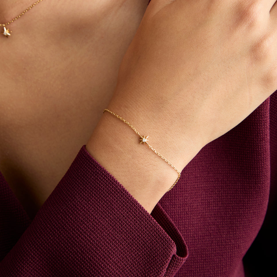 Shooting Star Pendant Bracelet in Gold-Astrid & Miyu