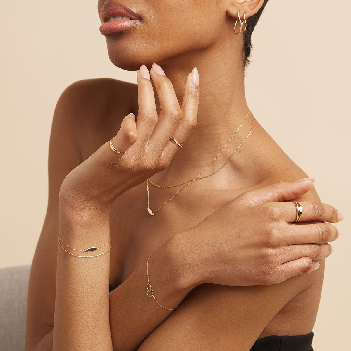 Bracelets - ID Charm Bracelet in Solid Gold - Charm Bracelet - Astrid & Miyu