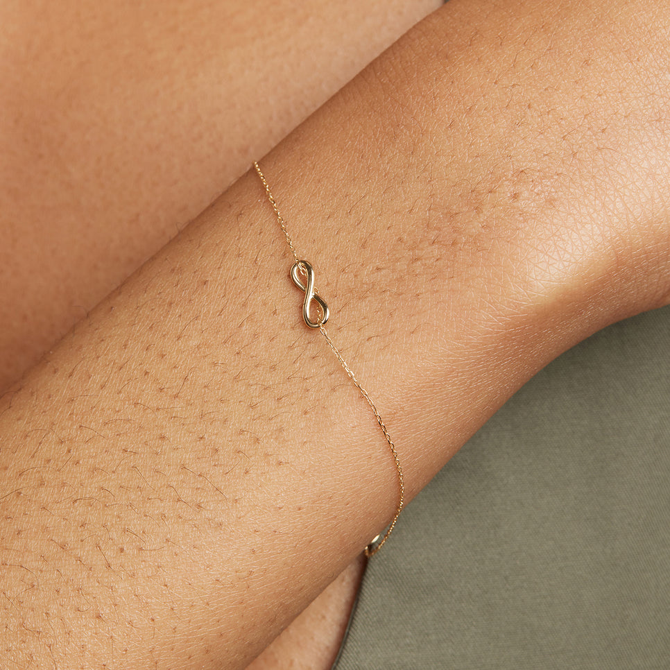 Bracelets - Infinite Charm Bracelet in Solid Gold - Charm Bracelet - Astrid & Miyu