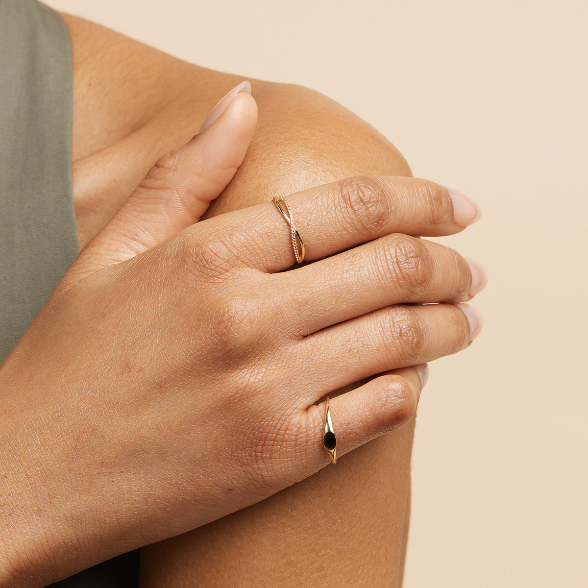 April White Topaz - Infinite Topaz Pavé Ring in Solid Gold - Band Ring - Astrid & Miyu