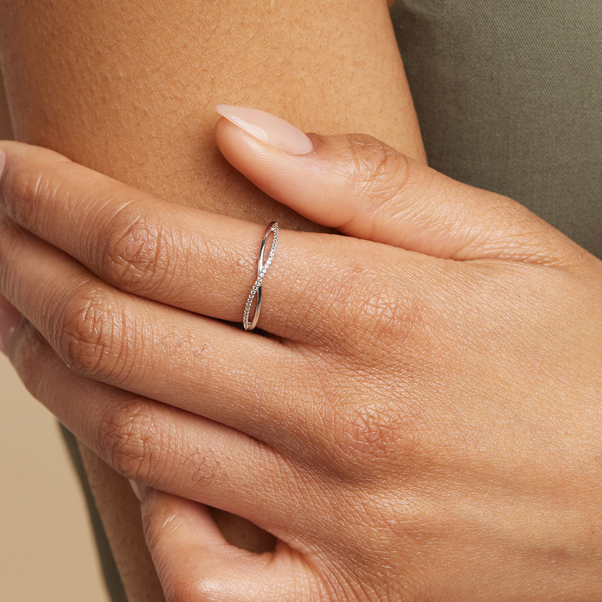 April White Topaz - Infinite Topaz Pavé Ring in Solid White Gold - Band Ring - Astrid & Miyu