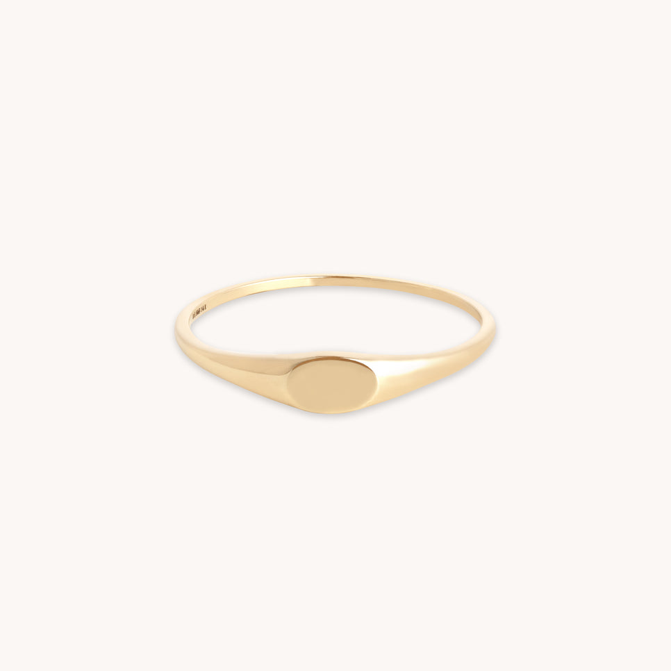 Graduation Gifts - Signet Ring in Solid Gold - Signet Ring - Astrid & Miyu