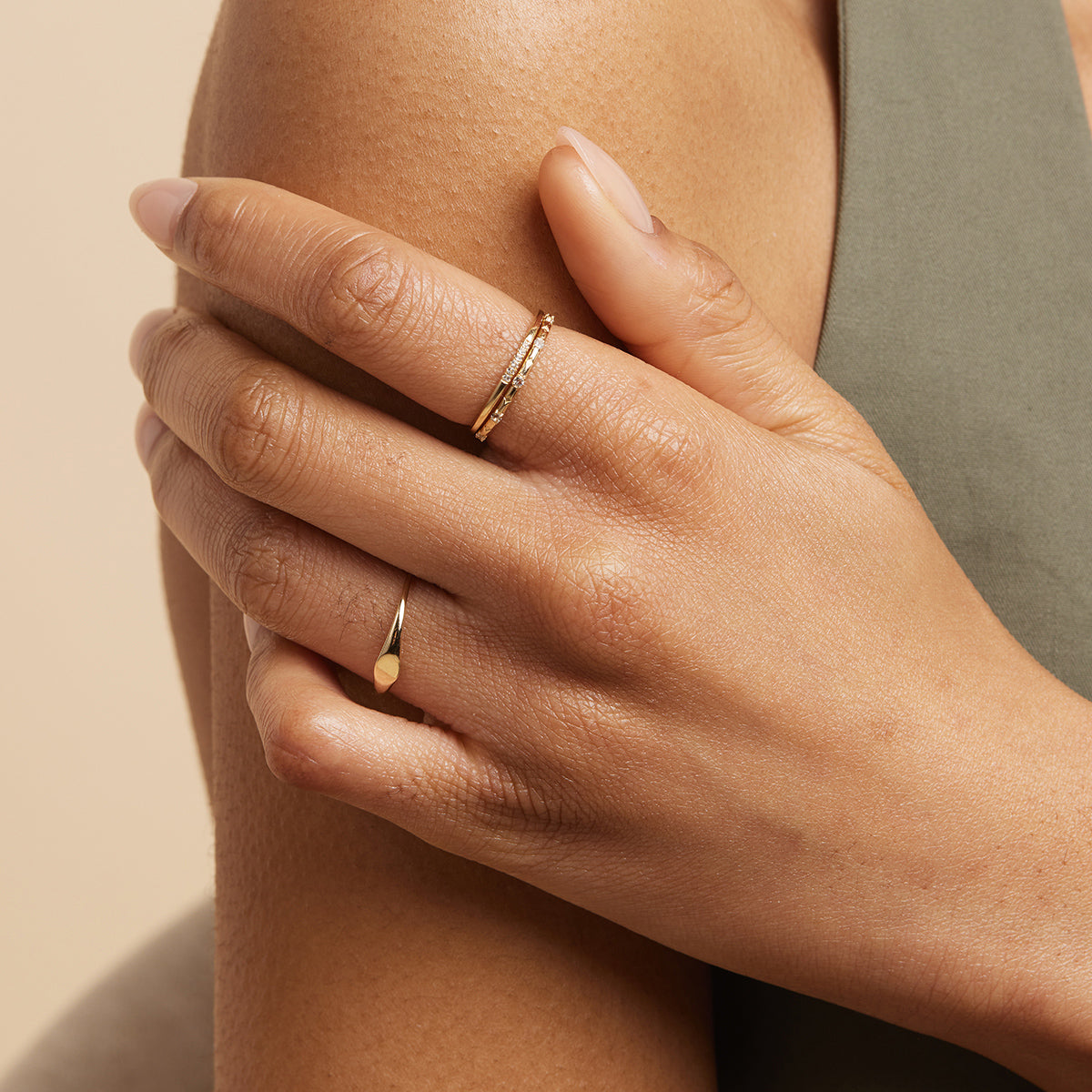 Graduation Gifts - Signet Ring in Solid Gold - Signet Ring - Astrid & Miyu