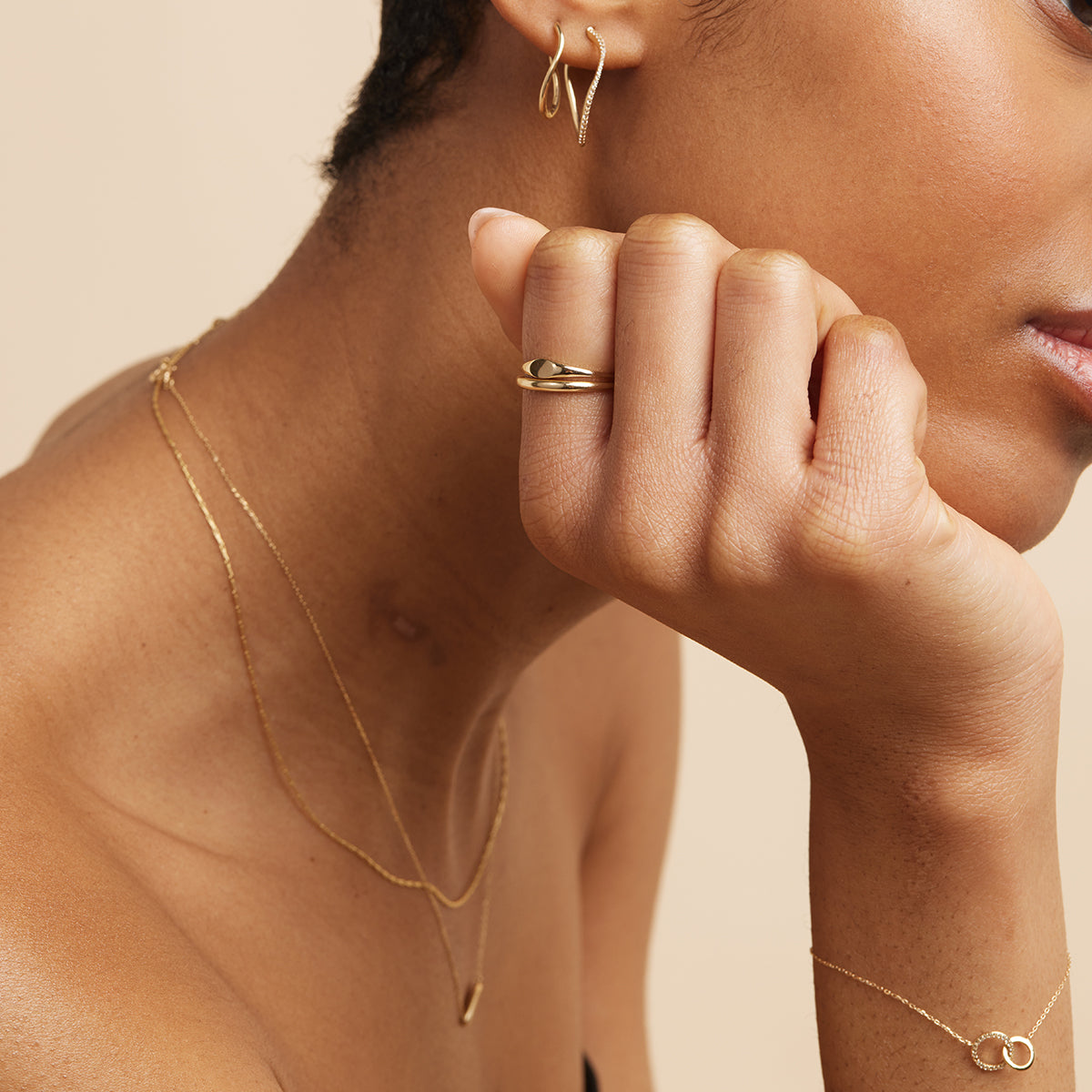 Graduation Gifts - Signet Ring in Solid Gold - Signet Ring - Astrid & Miyu