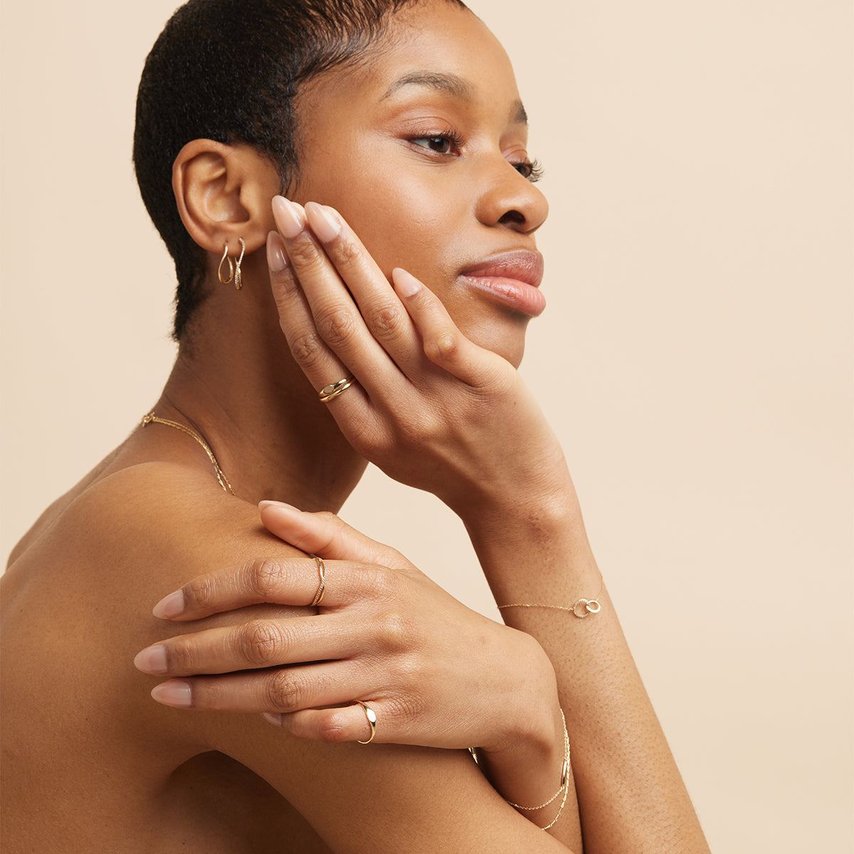 Graduation Gifts - Signet Ring in Solid Gold - Signet Ring - Astrid & Miyu