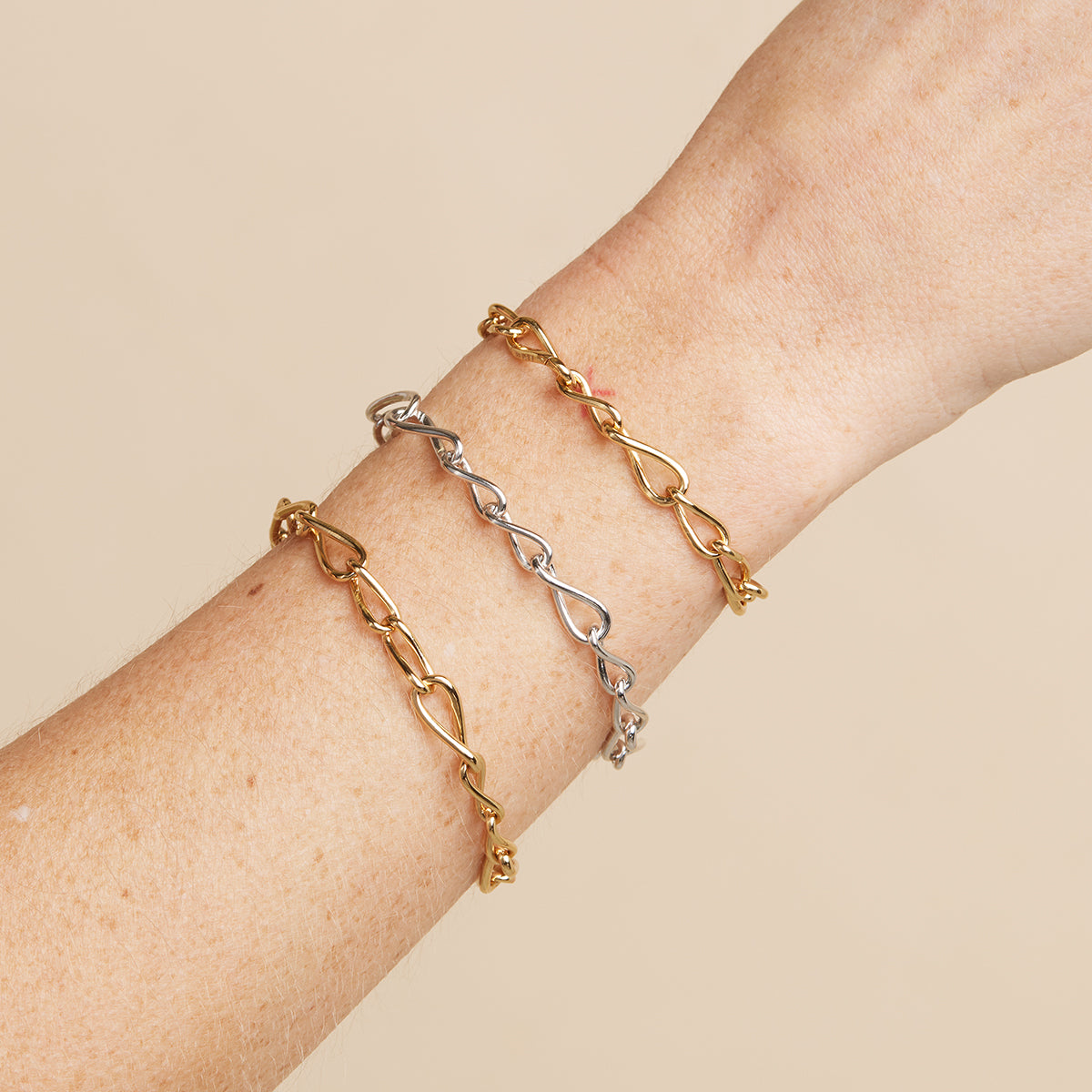 Bracelets - Infinite Chain Bracelet in Silver - Chain Bracelets - Astrid & Miyu