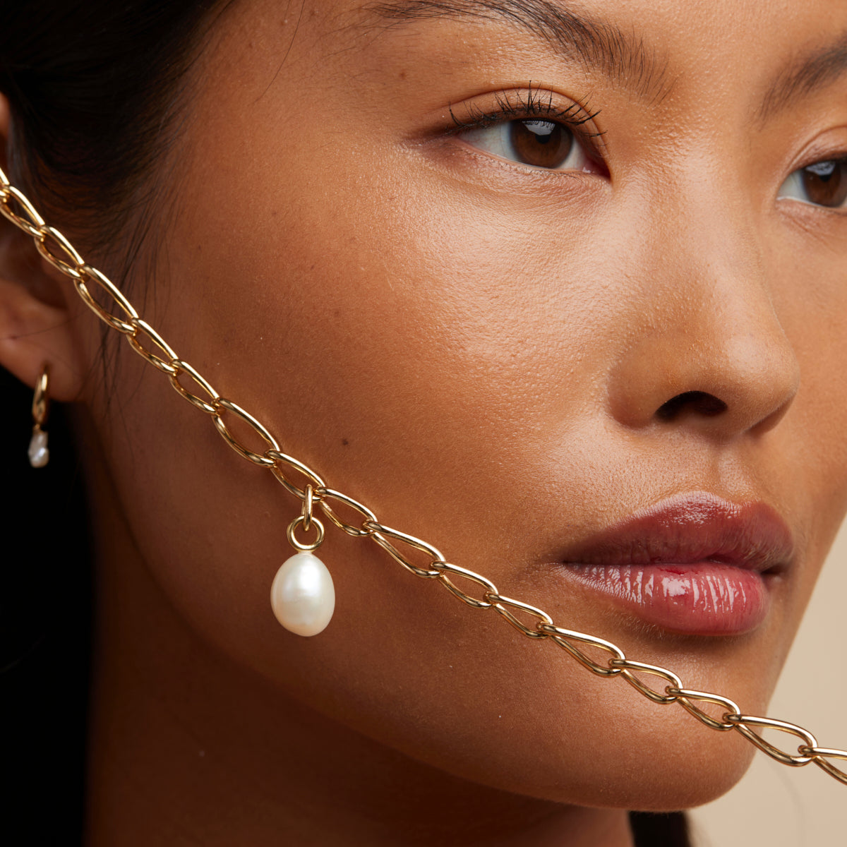 18k Gold Plated Jewellery - Infinite Pearl Bold Lariat Necklace in Gold - Lariat Necklace - Astrid & Miyu