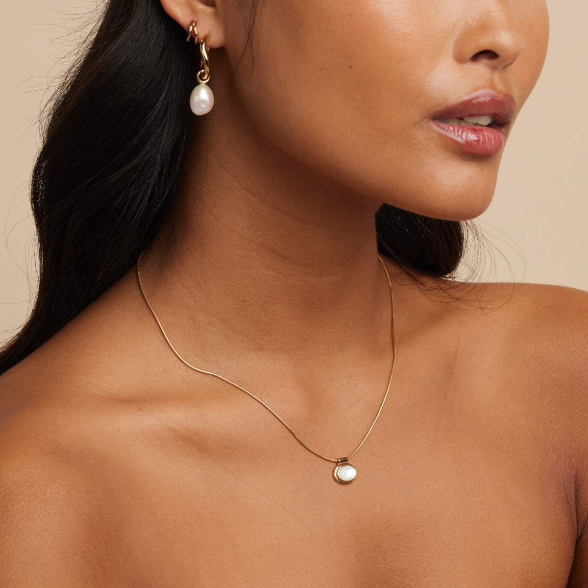 18k Gold Plated Jewellery - Mother of Pearl Pendant Necklace in Gold - Pendant Necklace - Astrid & Miyu