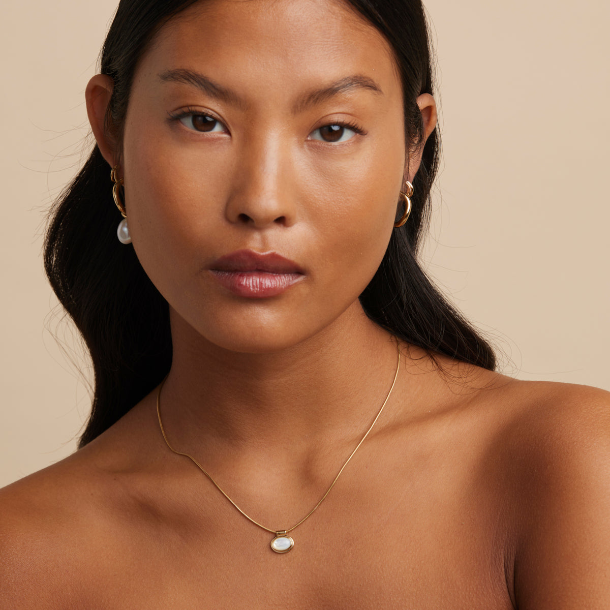 18k Gold Plated Jewellery - Mother of Pearl Pendant Necklace in Gold - Pendant Necklace - Astrid & Miyu