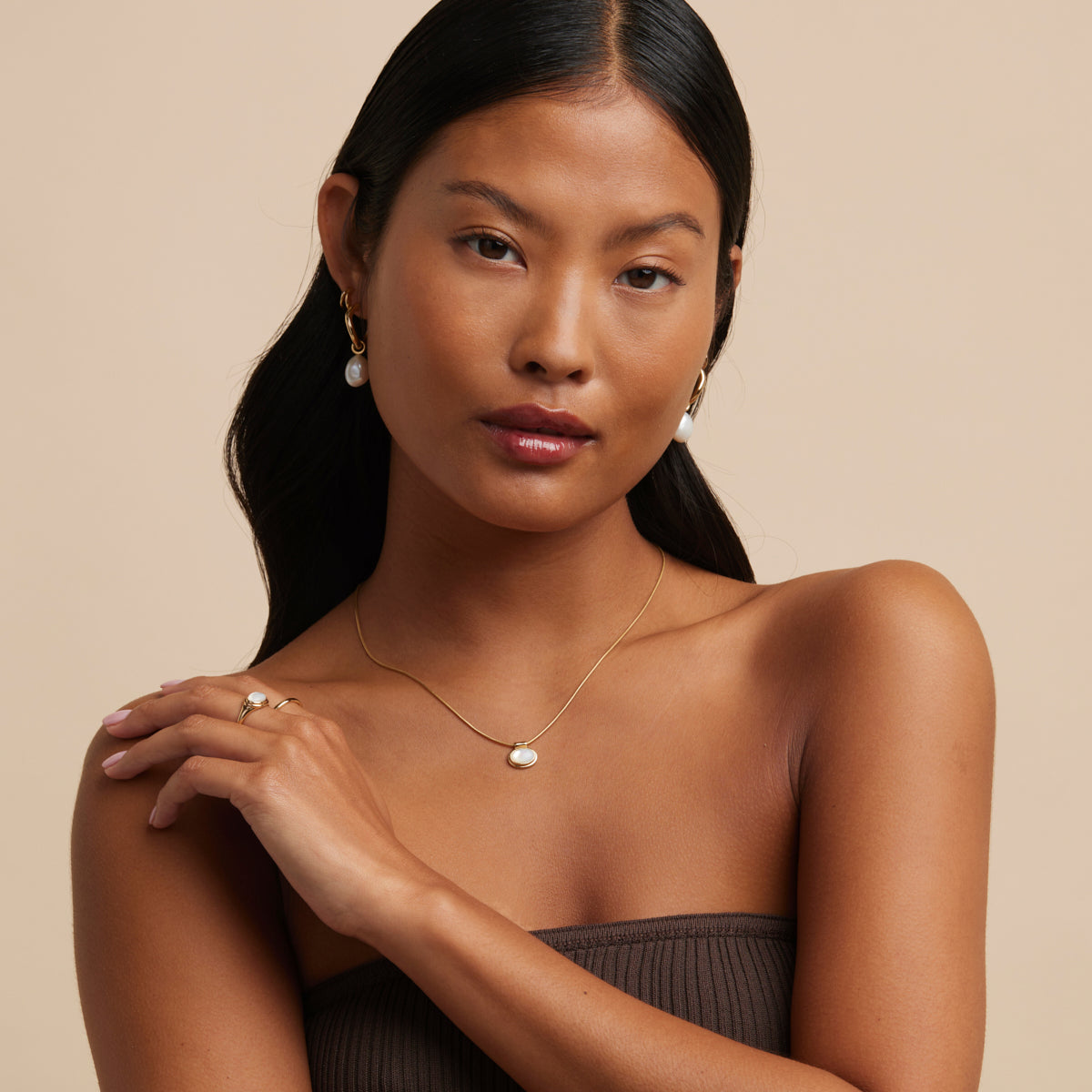 18k Gold Plated Jewellery - Mother of Pearl Pendant Necklace in Gold - Pendant Necklace - Astrid & Miyu