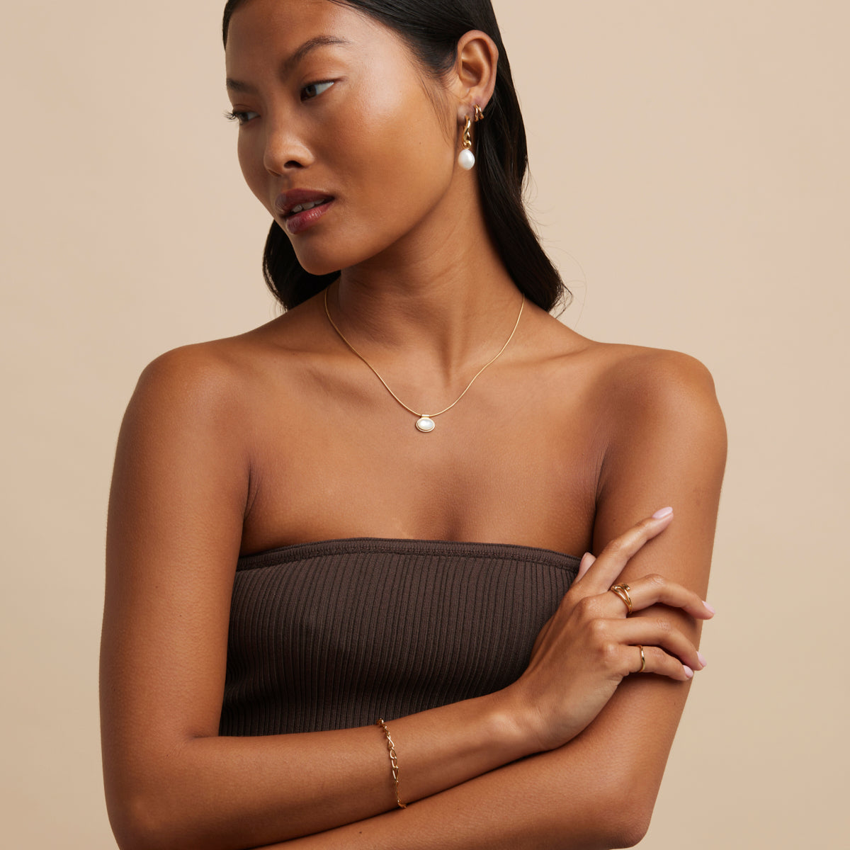 18k Gold Plated Jewellery - Mother of Pearl Pendant Necklace in Gold - Pendant Necklace - Astrid & Miyu