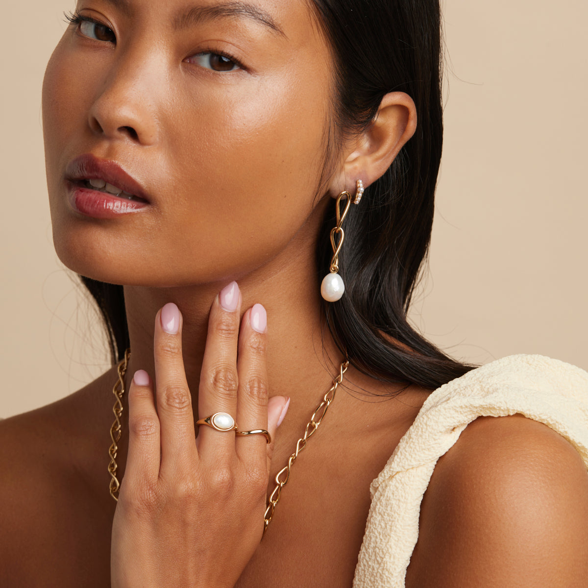 18k Gold Plated Jewellery - Mother of Pearl Cocktail Ring in Gold - Cocktail Rings - Astrid & Miyu