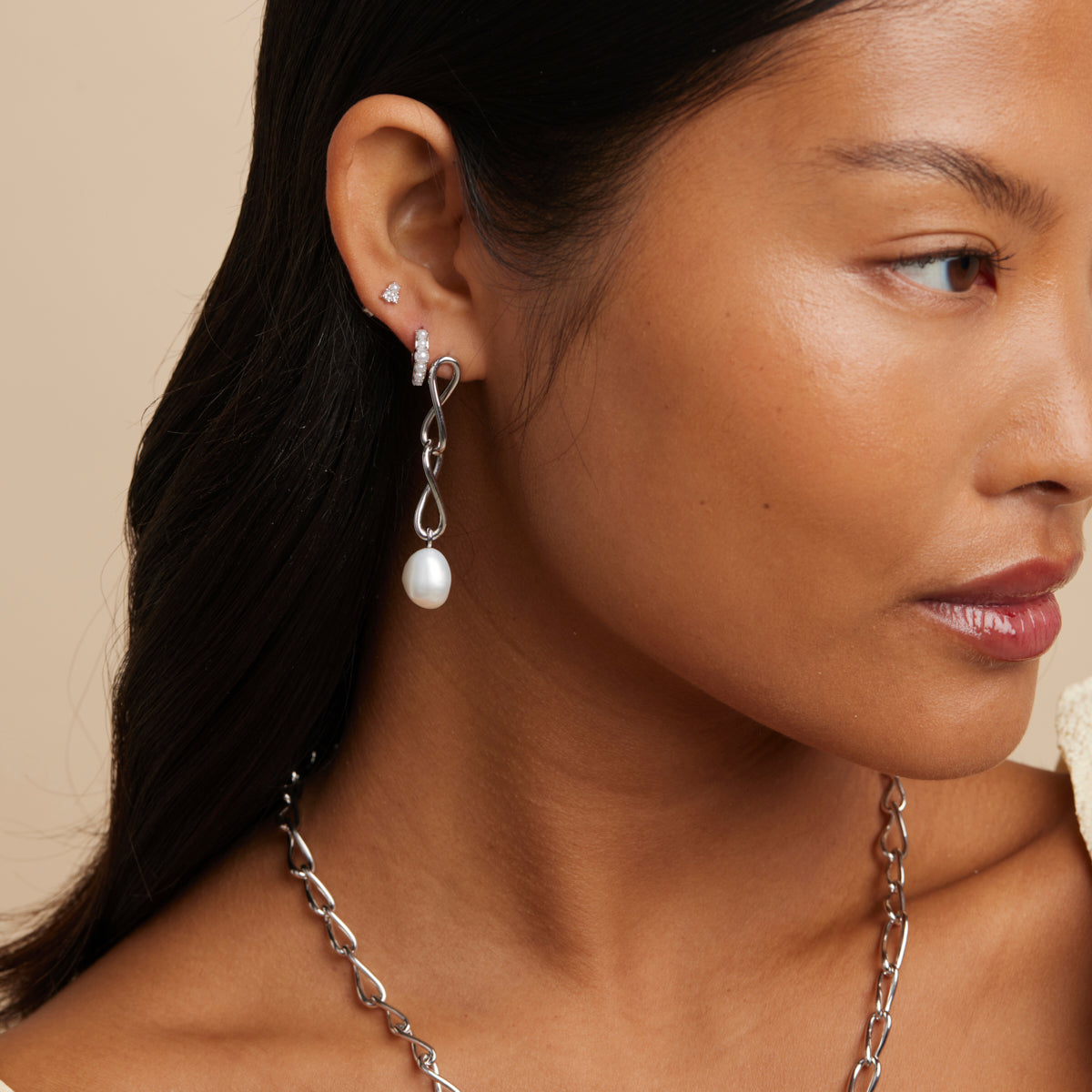 Earrings - Pearl & Crystal Studs in Silver - Stud Earrings - Astrid & Miyu