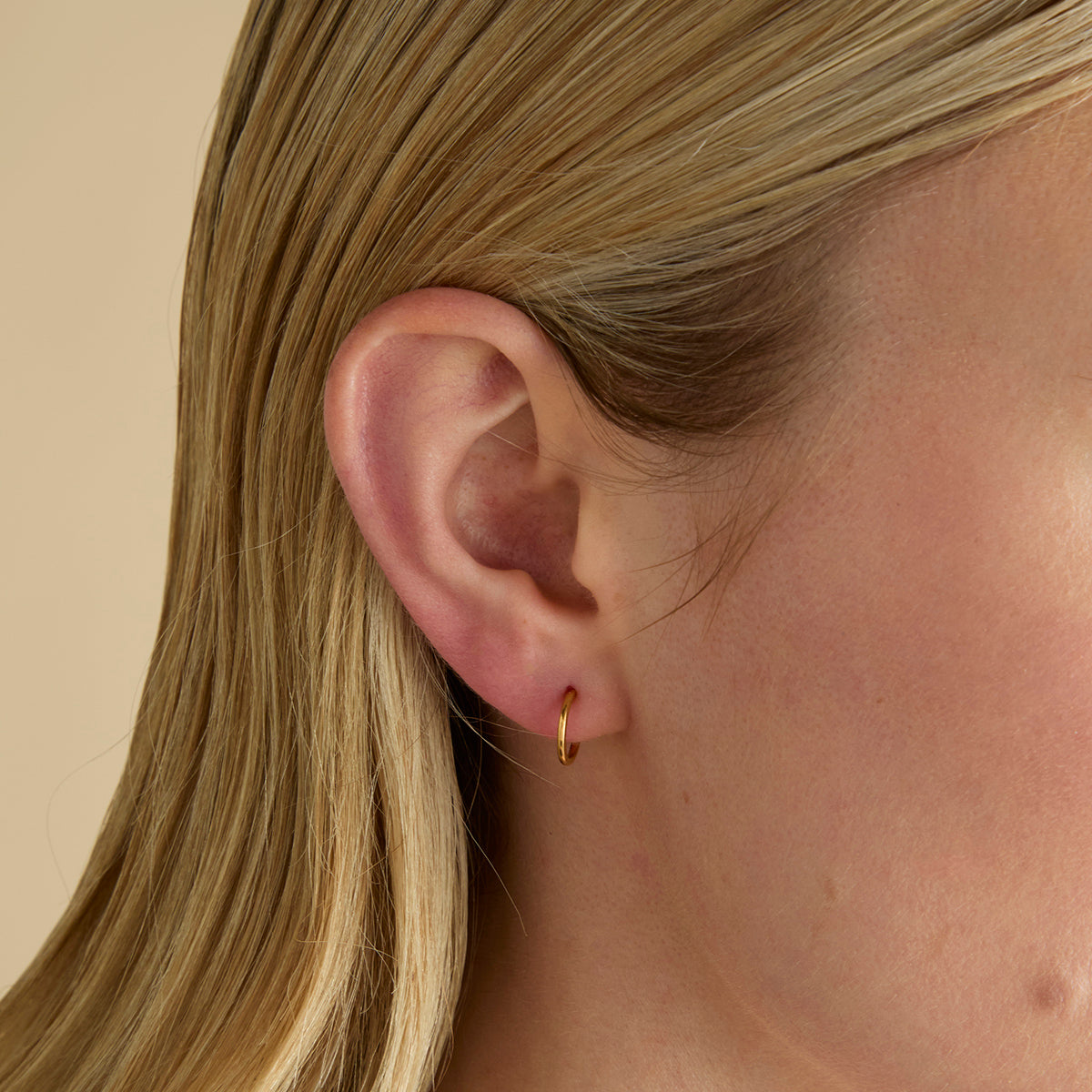 Daith Piercing Jewellery - Seamless Titanium Piercing Hoop in Gold - Piercing Hoop - Astrid & Miyu