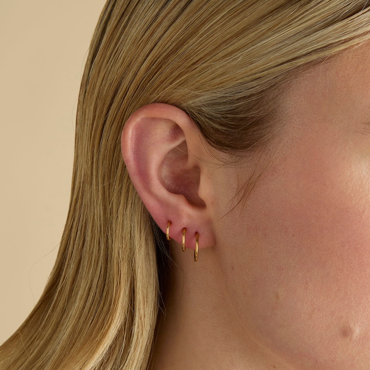 Daith Piercing Jewellery - Seamless Titanium Piercing Hoop in Gold - Piercing Hoop - Astrid & Miyu