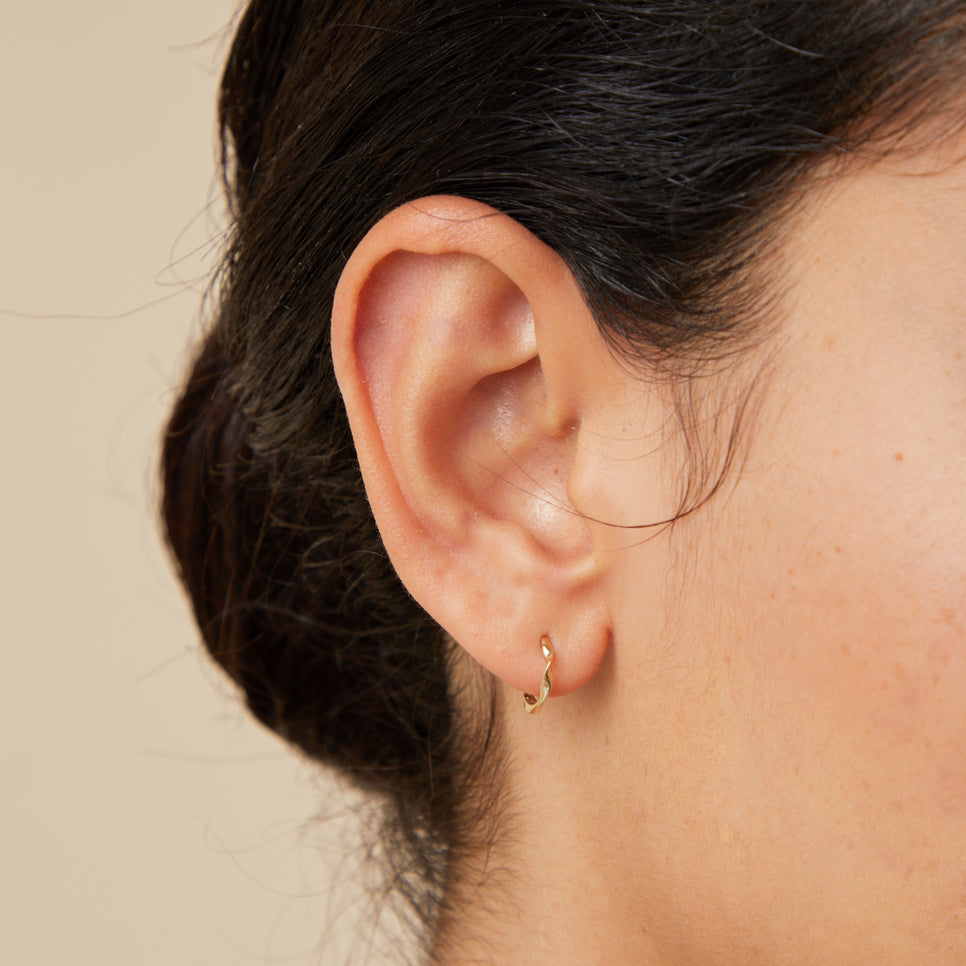 Earrings - Twist Huggies in Solid Gold - Huggies - Astrid & Miyu