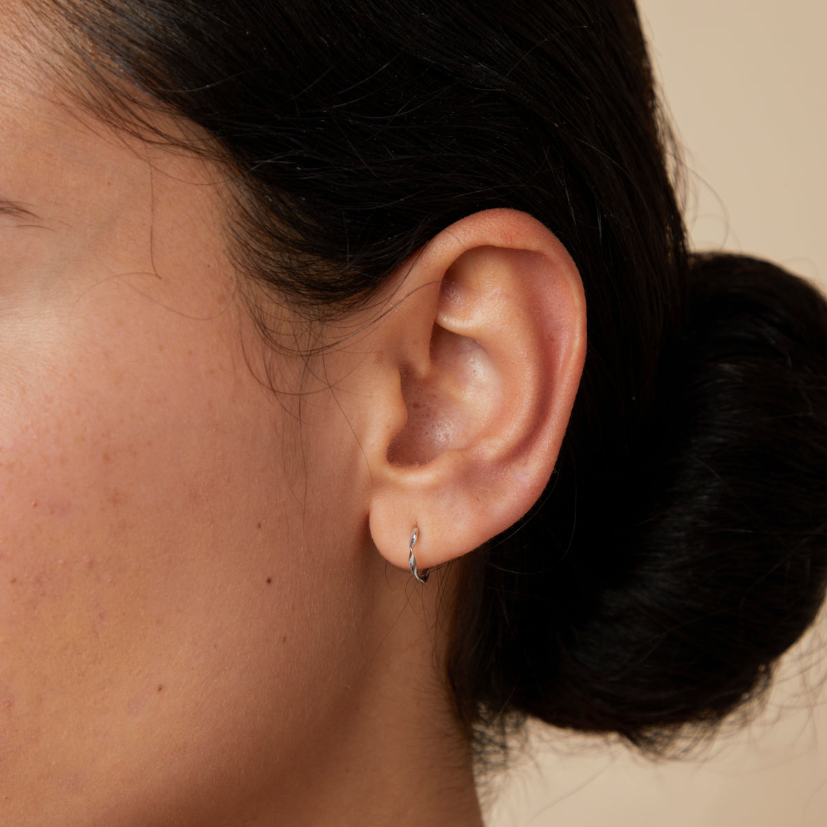 Earrings - Twist Huggies in Solid White Gold - Huggies - Astrid & Miyu