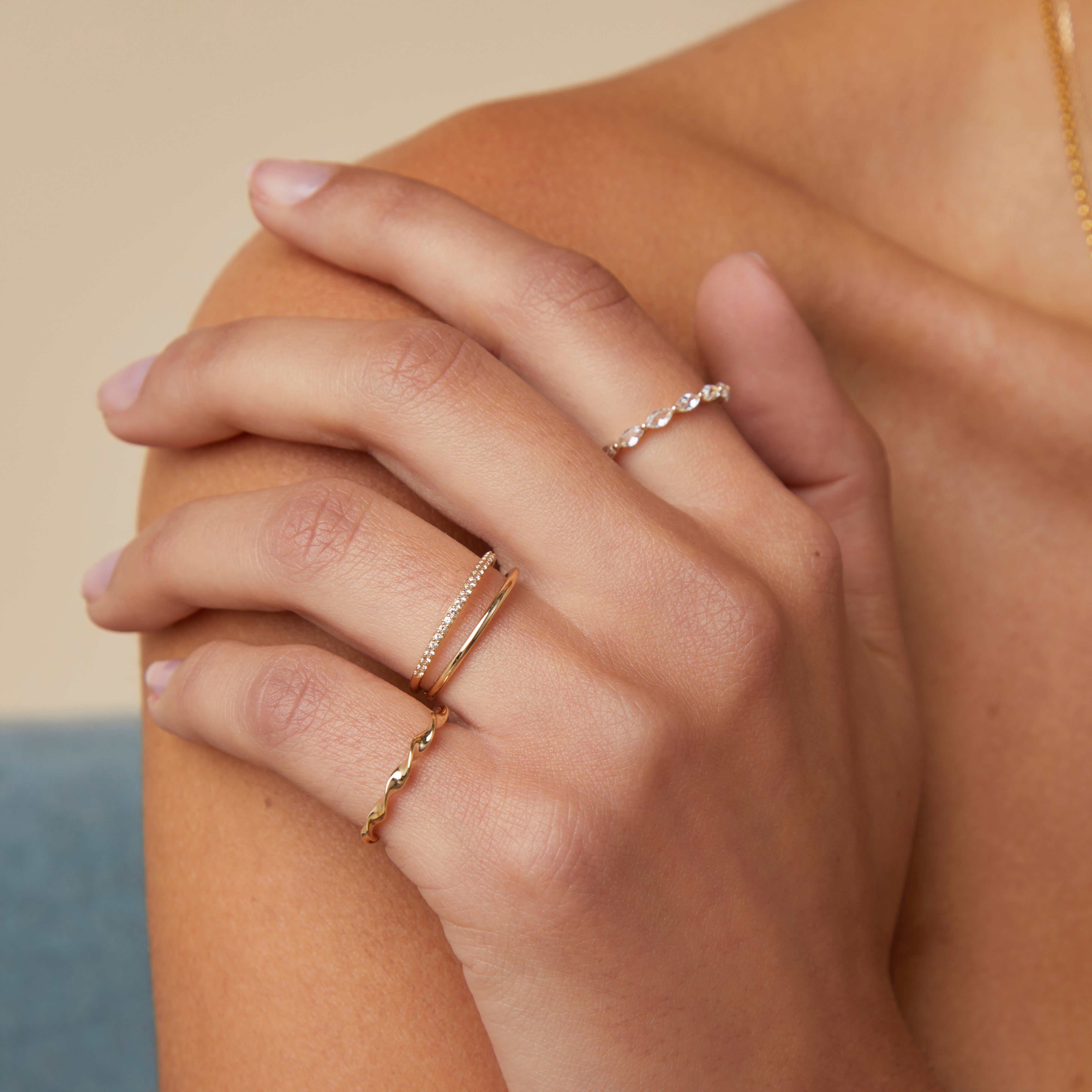 Rings - Twist Band Ring in Solid Gold - Band Rings - Astrid & Miyu
