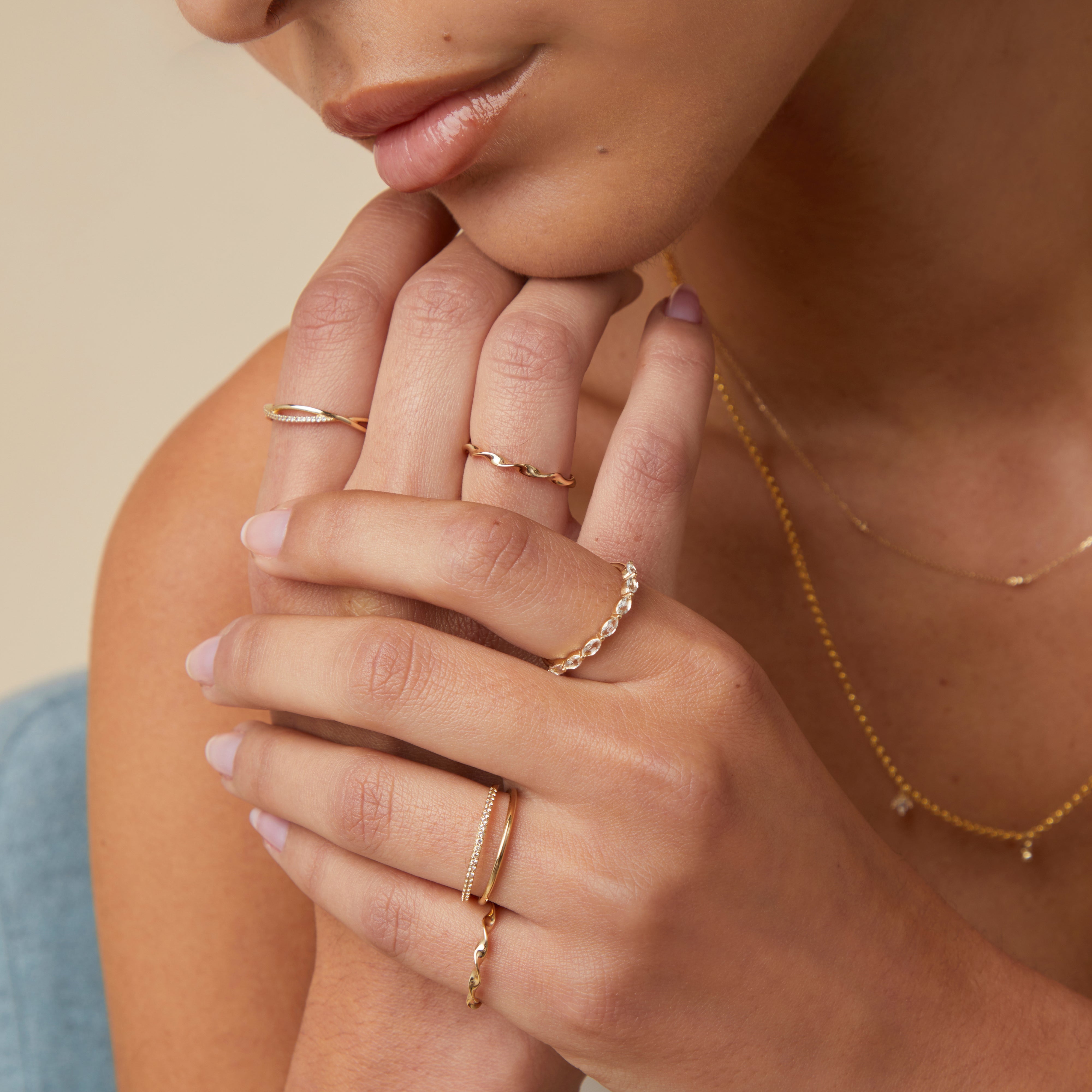 Rings - Twist Band Ring in Solid Gold - Band Rings - Astrid & Miyu