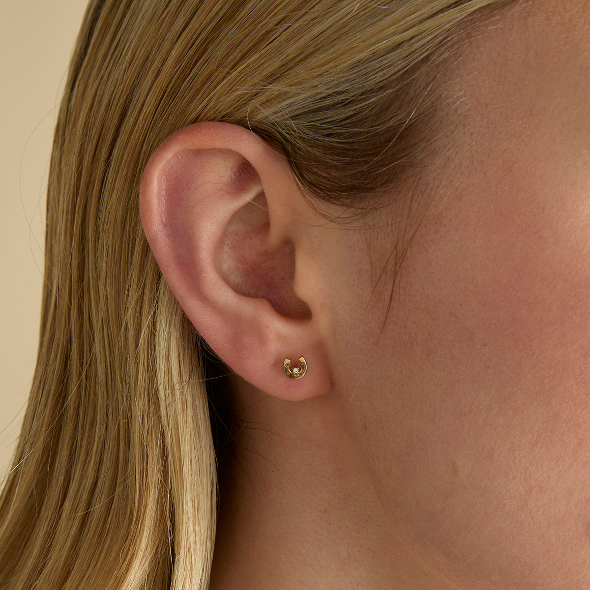 18k Gold Plated Jewellery - Horseshoe Stud Earrings in Gold - Stud Earrings - Astrid & Miyu