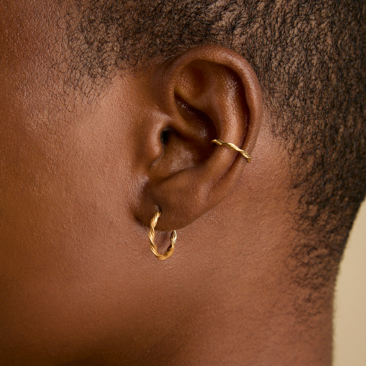 18k Gold Plated Jewellery - Twist Ear Cuff in Gold - Ear Cuffs - Astrid & Miyu
