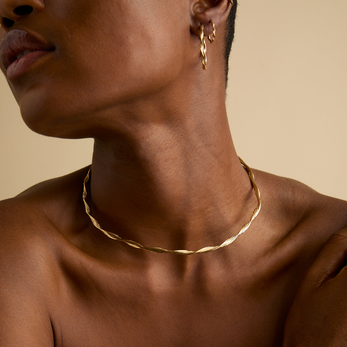 18k Gold Plated Jewellery - Twist Cuff Necklace in Gold - Necklace - Astrid & Miyu