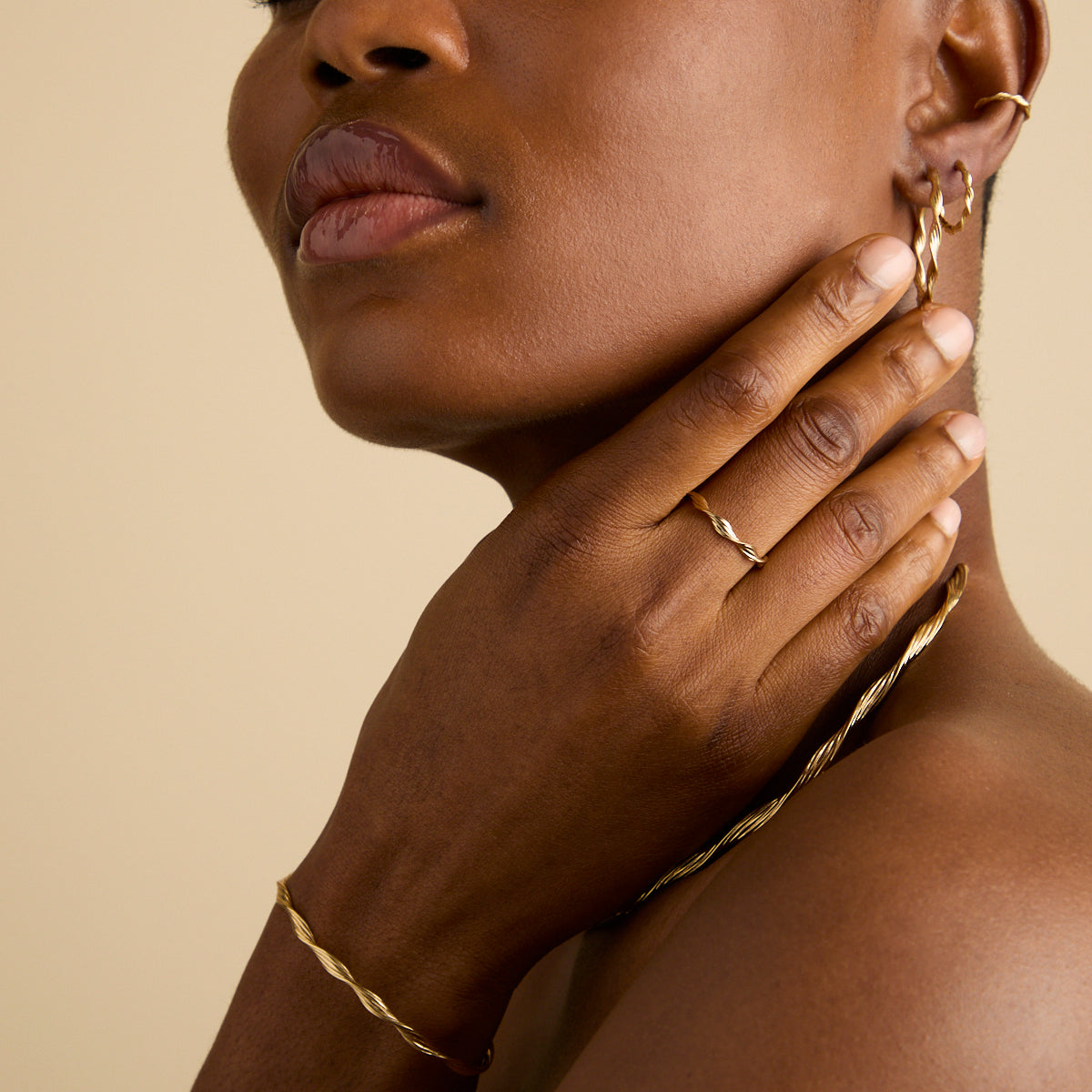 18k Gold Plated Jewellery - Twist Band Ring in Gold - Band Ring - Astrid & Miyu