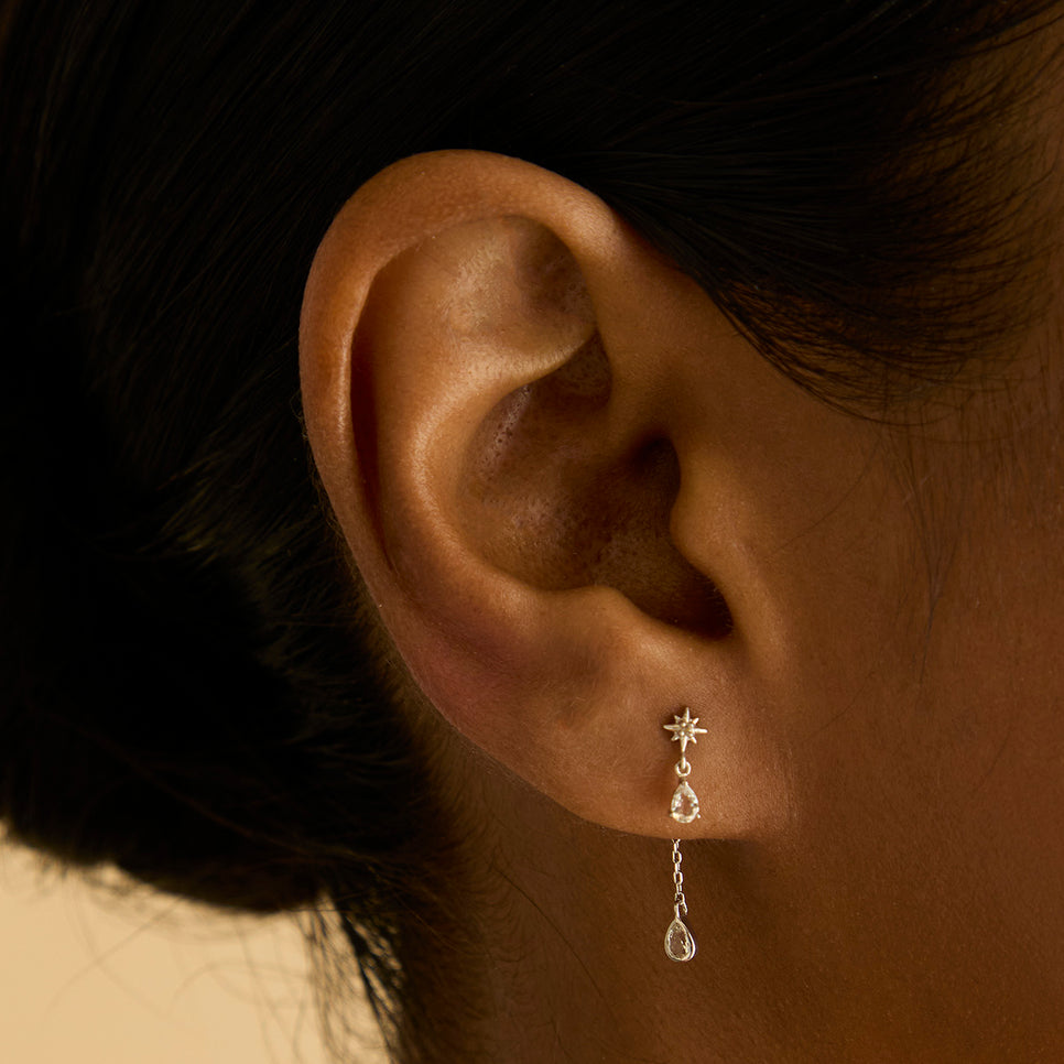 April White Topaz - White Topaz Ear Curation Chain™ in Solid White Gold - Product Piercings - Astrid & Miyu