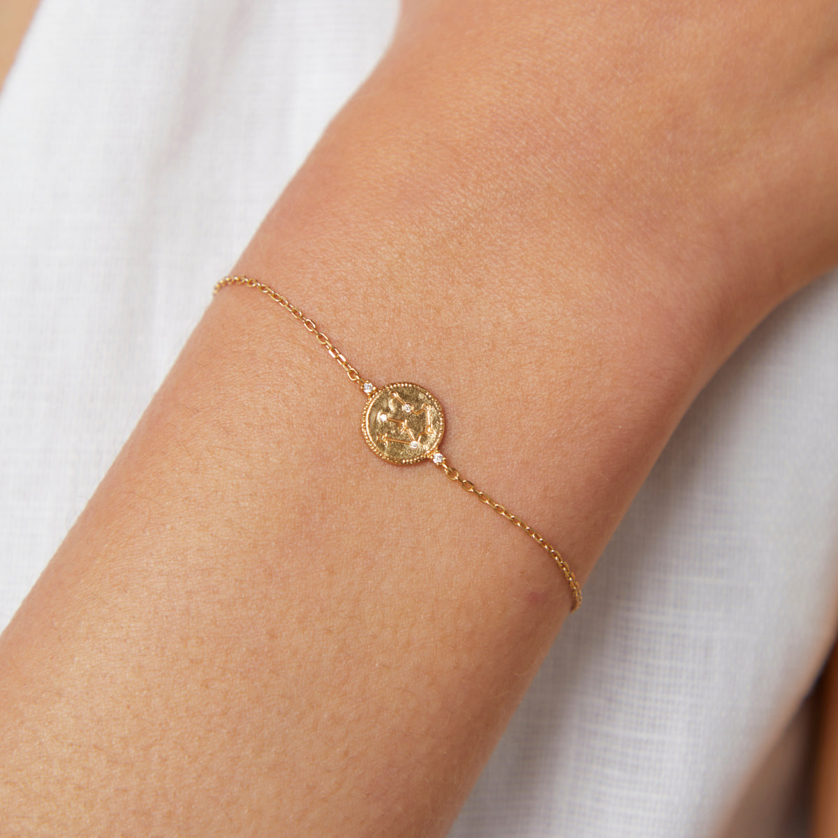 18k Gold Plated Jewellery - Aquarius Zodiac Bracelet in Gold - Zodiac - Astrid & Miyu