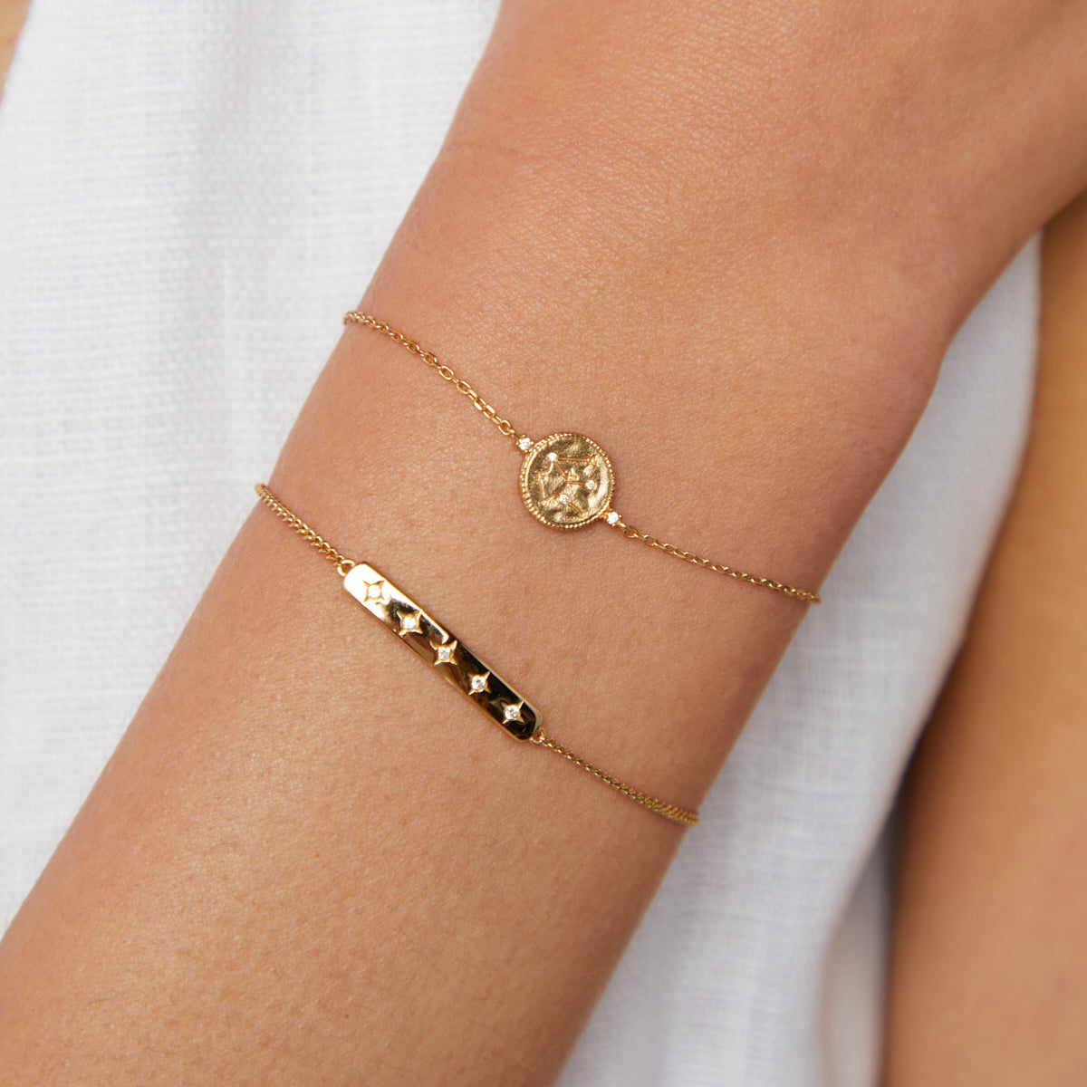 18k Gold Plated Jewellery - Aquarius Zodiac Bracelet in Gold - Zodiac - Astrid & Miyu